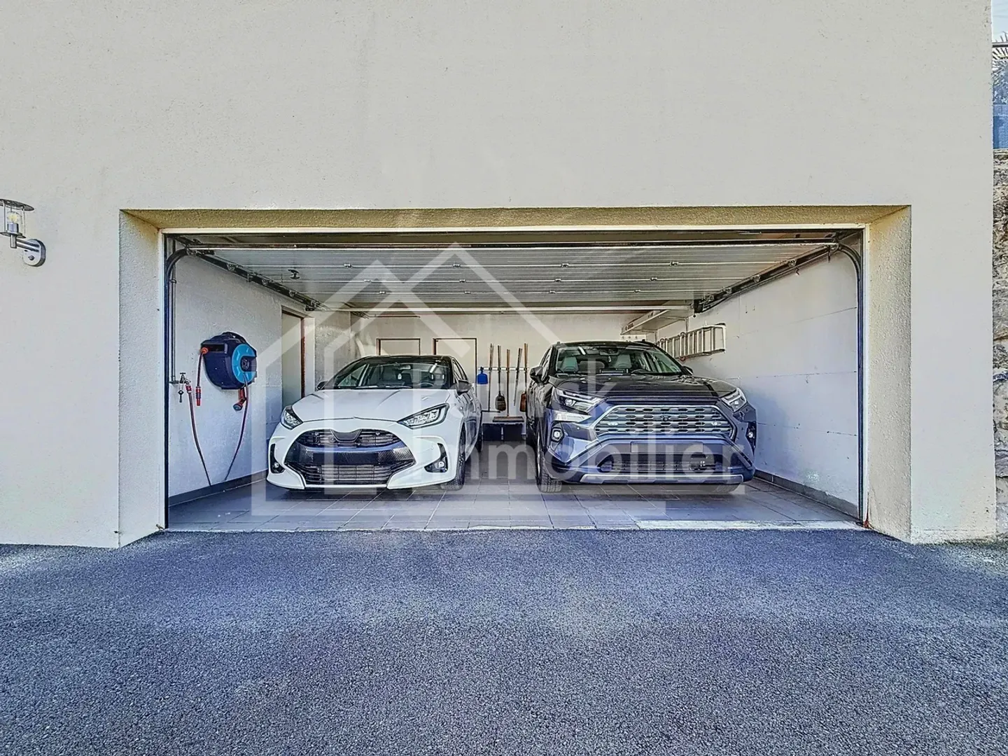 Einzelvilla mit 5,5 Zimmern, Jacuzzi und Blick auf die Alpen! - Foto 12 von 13