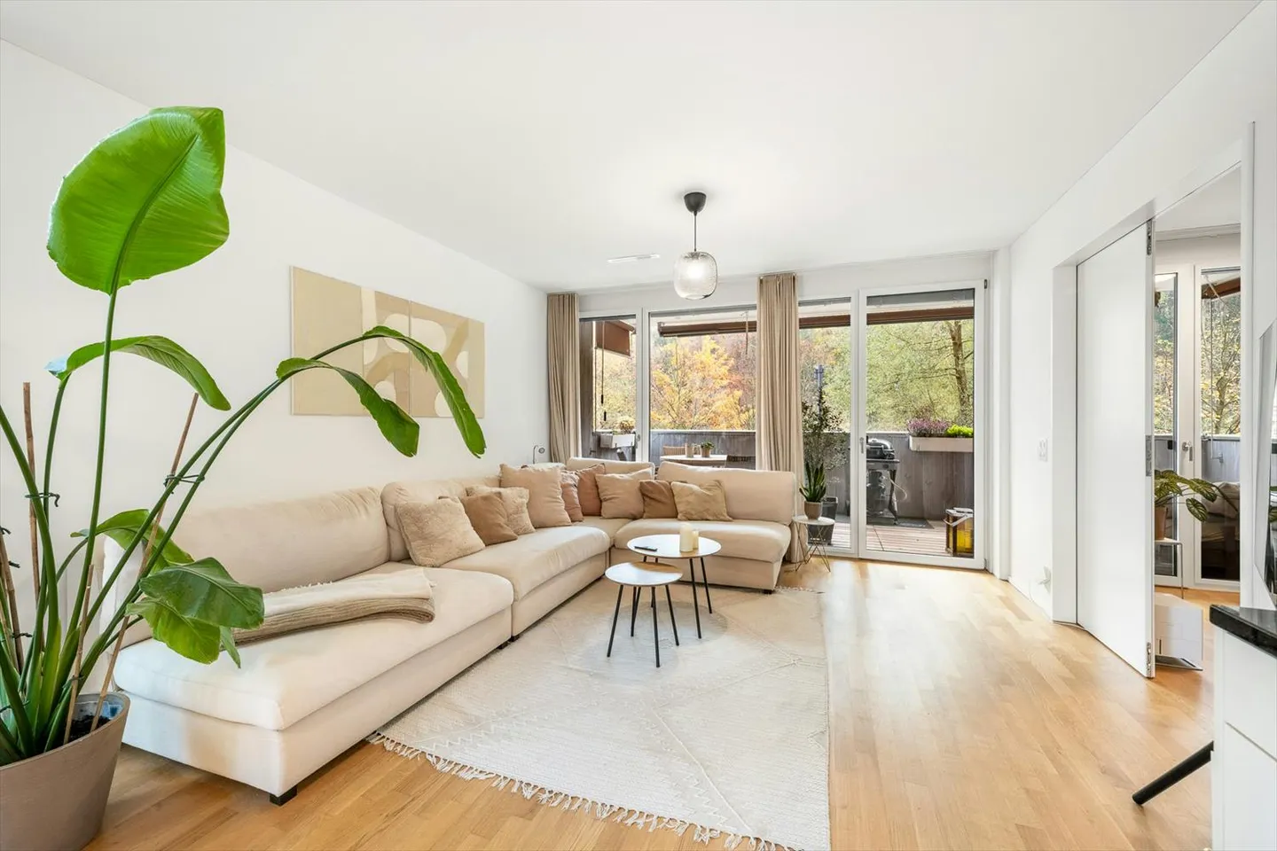 Modern Living in Greencity - Elegant Condominium in Zurich-Manegg - Photo 3 of 13