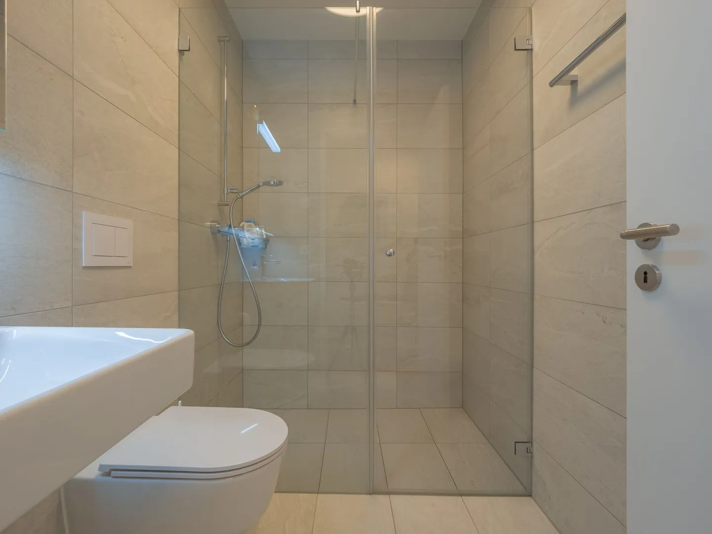 Vivere con giardino: nuovo appartamento di 4,5 stanze in posizione privilegiata - Foto 10 di 12