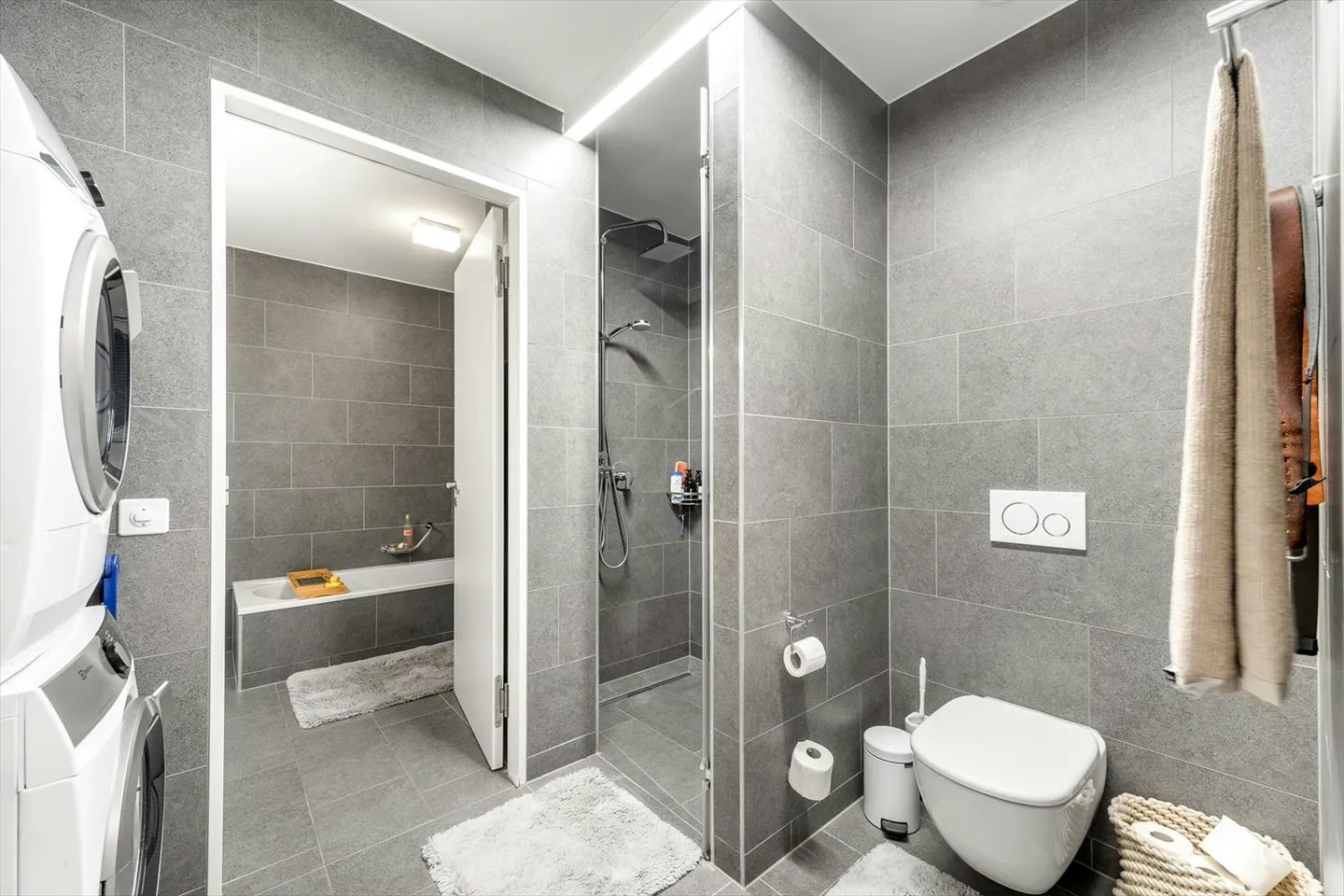 Modern Living in Greencity - Elegant Condominium in Zurich-Manegg - Photo 9 of 13