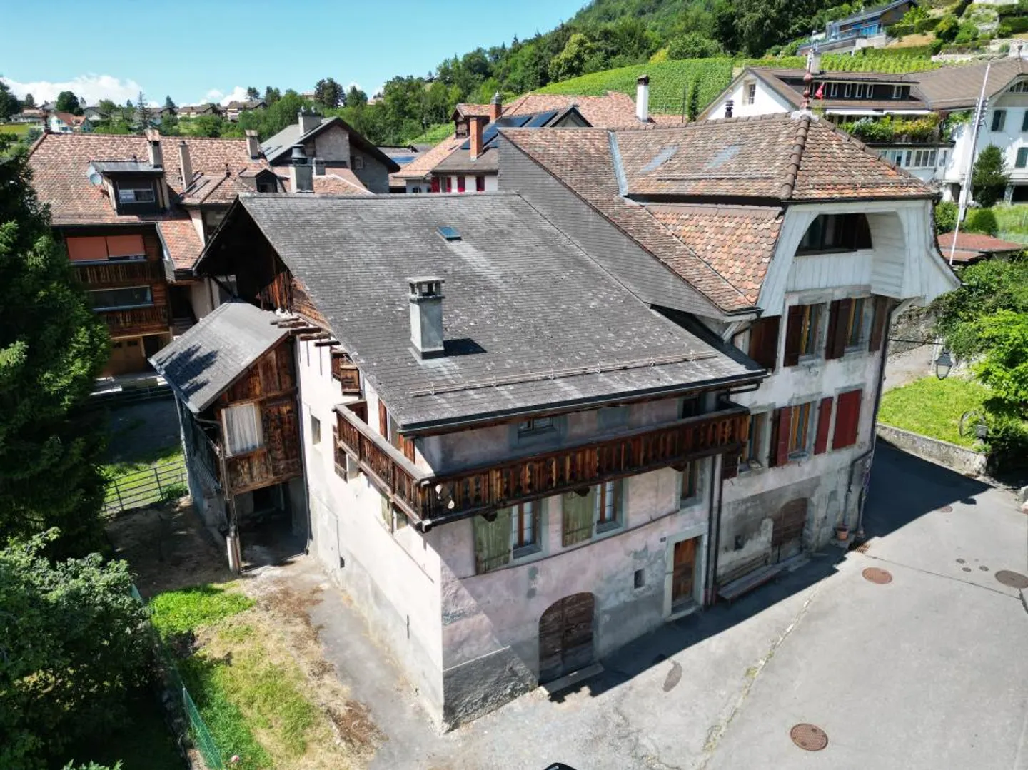 Prächtiges Dorfhaus mit Renovierungsprojekt - Foto 1 von 10