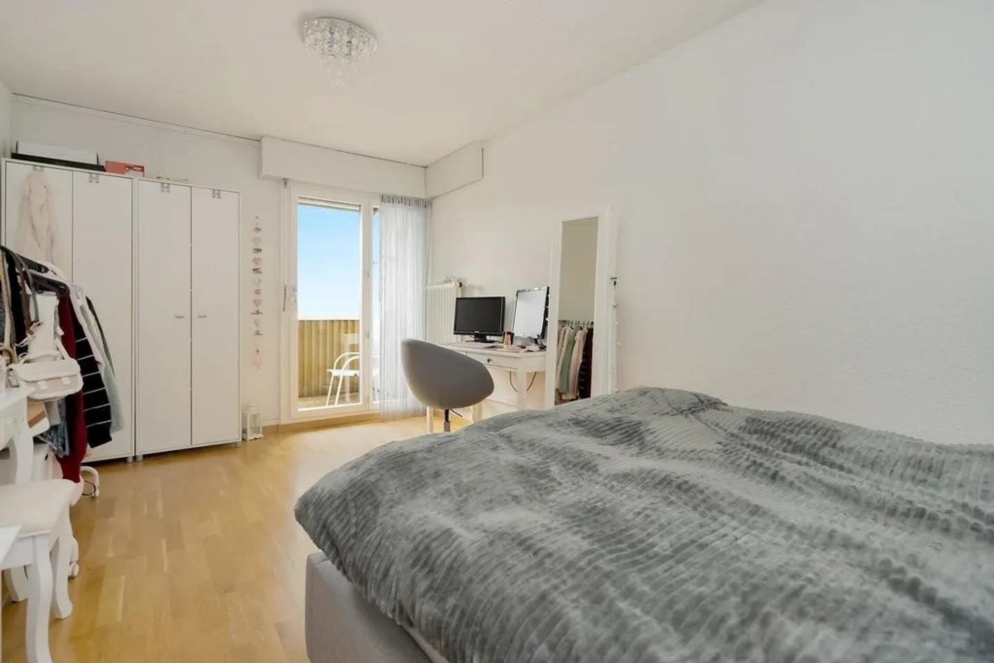 Appartement spacieux de 4,5 pièces avec vue - Photo 5 sur 10