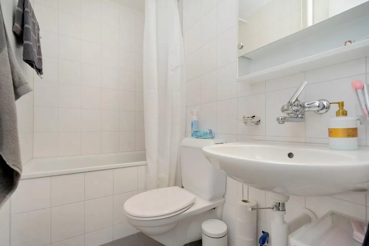 Appartement spacieux de 4,5 pièces avec vue - Photo 6 sur 10