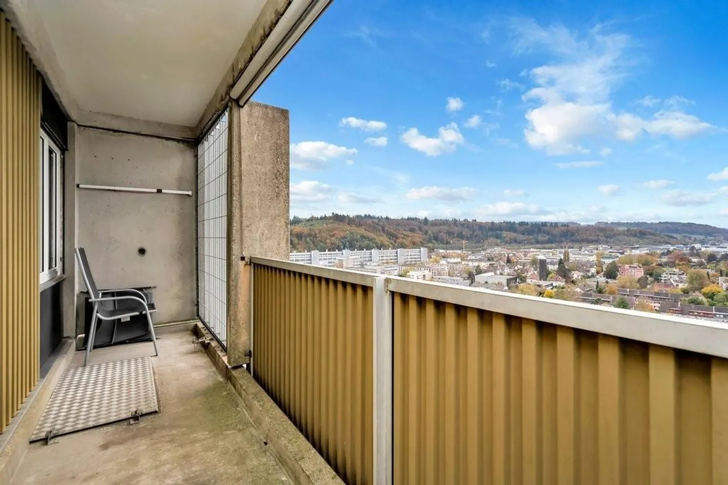 Appartement spacieux de 4,5 pièces avec vue - Photo 9 sur 10