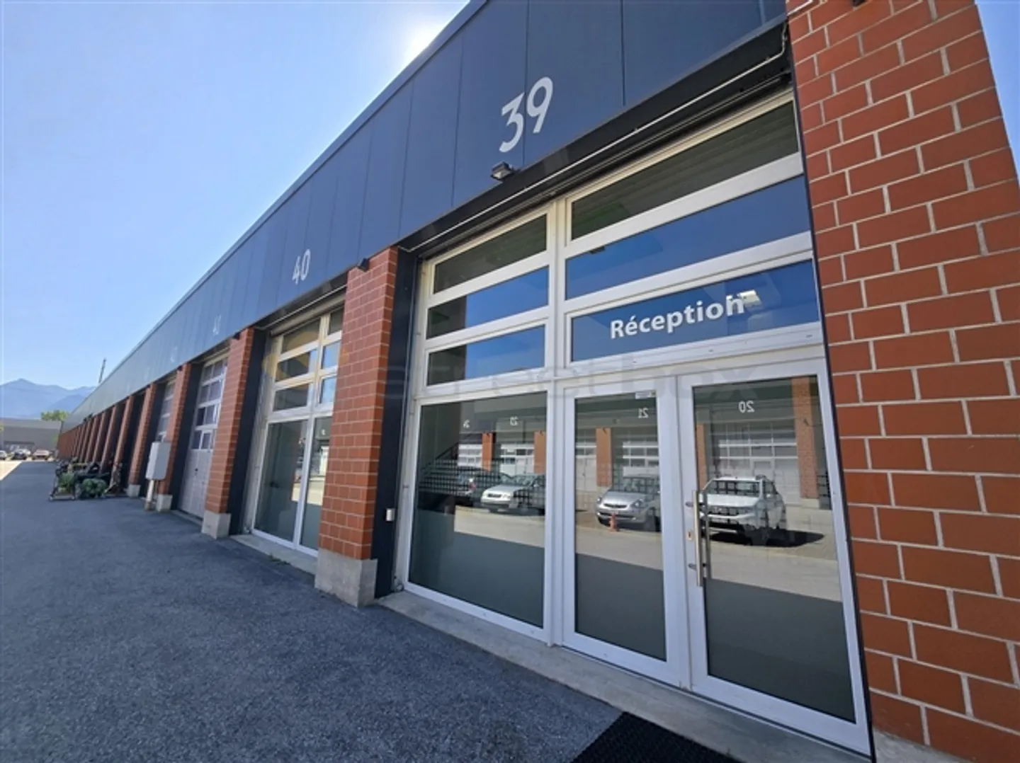 «Double box aménagés en bureaux - à louer !» - Photo 1 sur 14