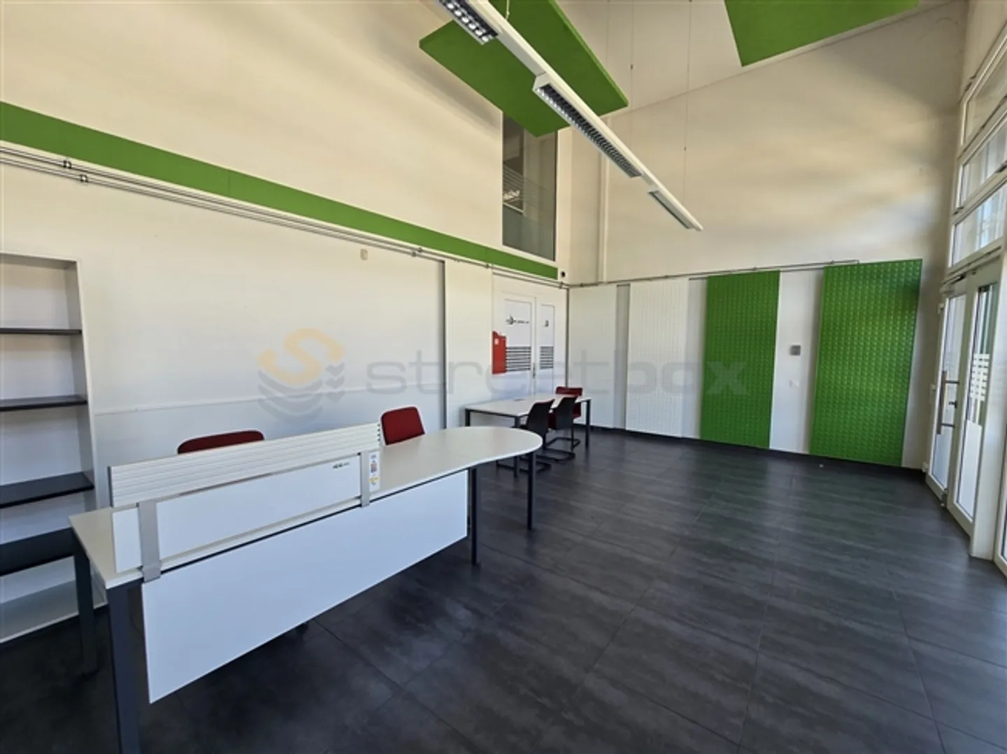 «Double box aménagés en bureaux - à louer !» - Photo 2 sur 14