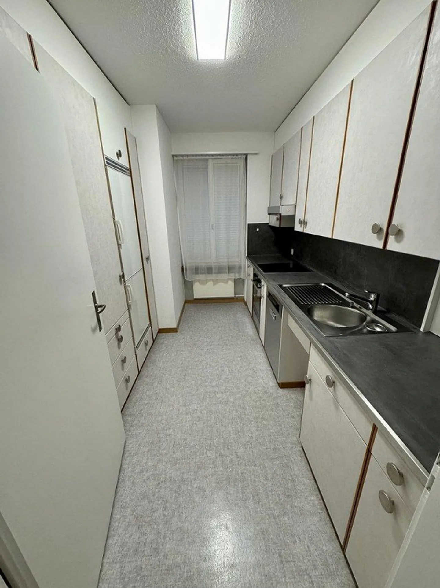 Charming 2.5-room apartment with balcony in Winterthur - Photo 8 of 13