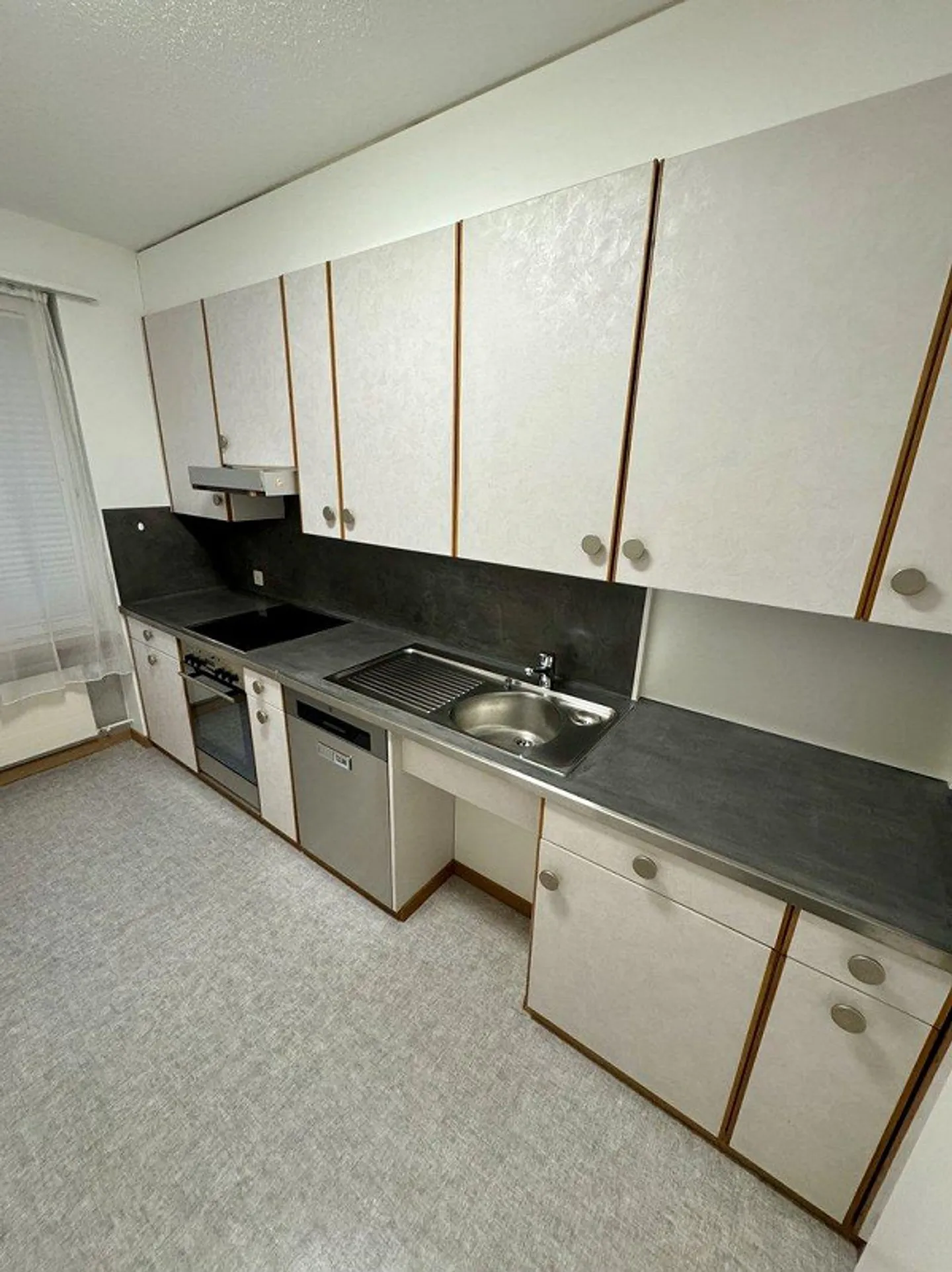 Charming 2.5-room apartment with balcony in Winterthur - Photo 9 of 13