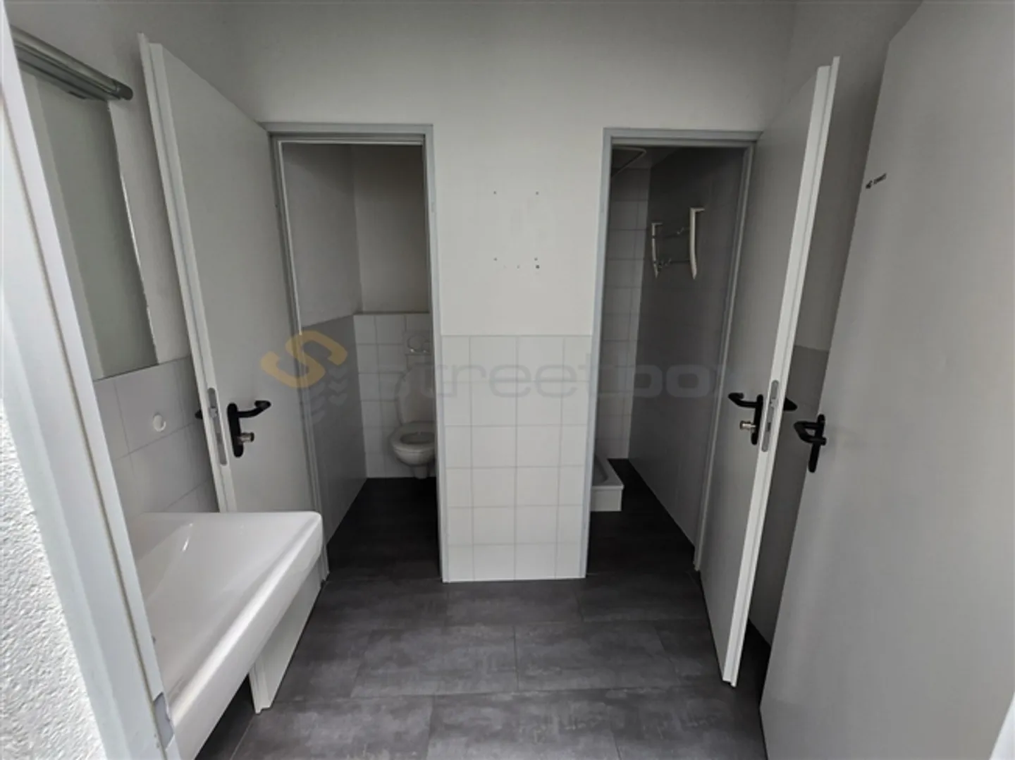 «Double box aménagés en bureaux - à louer !» - Photo 6 sur 14