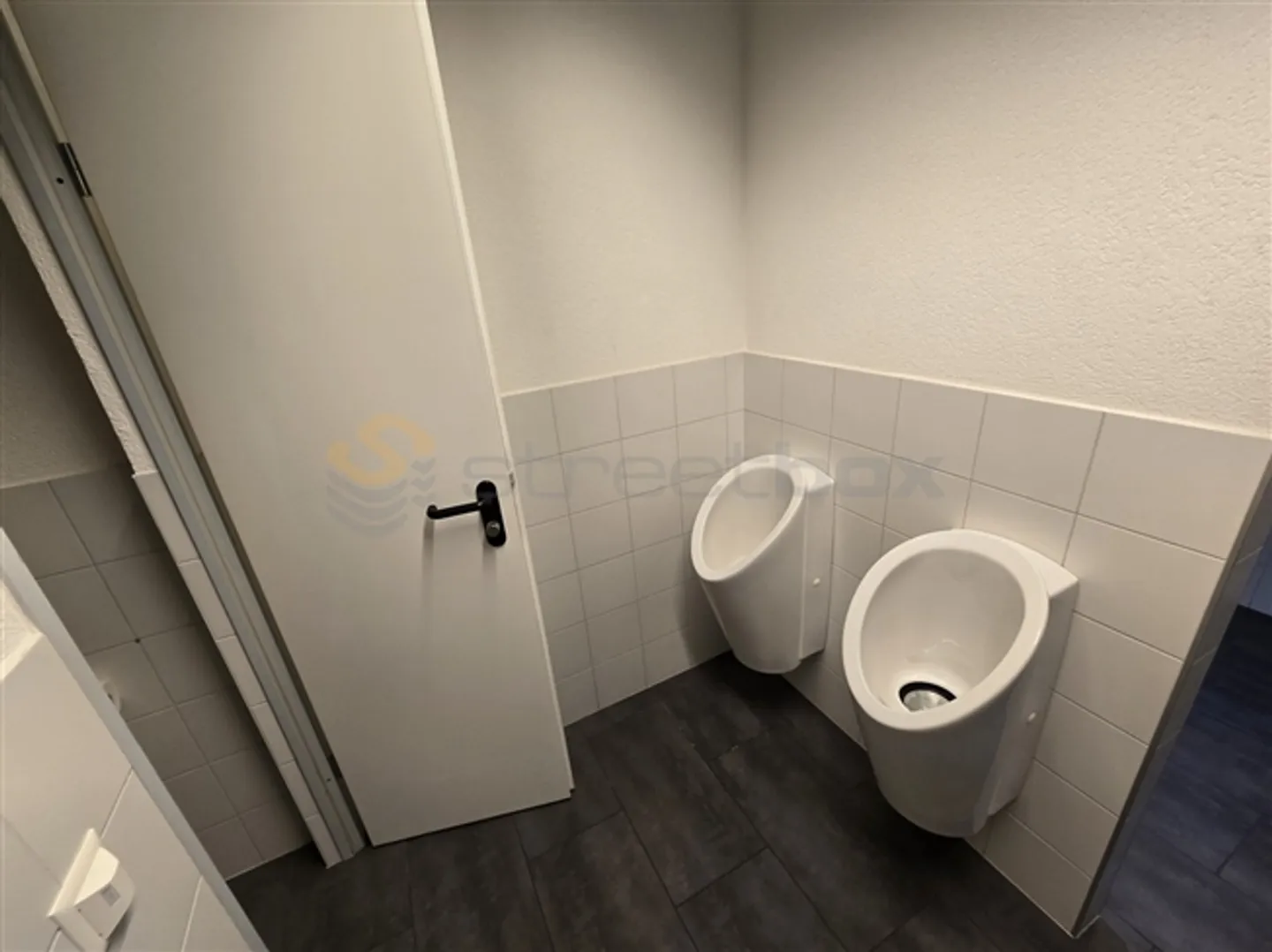 «Double box aménagés en bureaux - à louer !» - Photo 8 sur 14