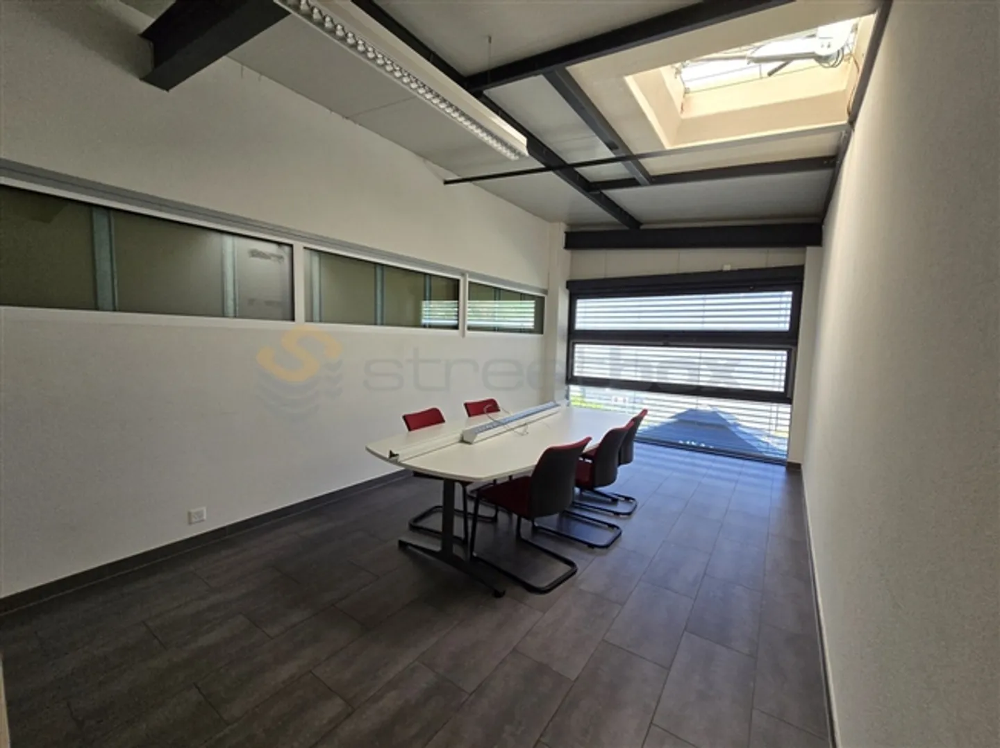 «Double box aménagés en bureaux - à louer !» - Photo 10 sur 14