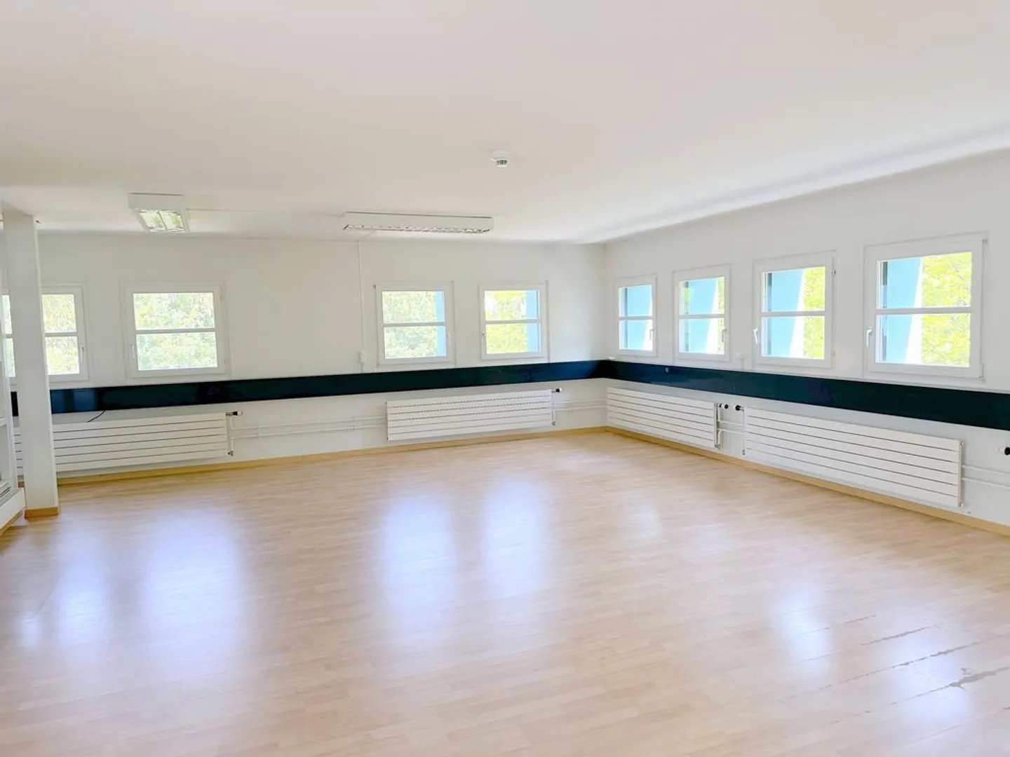 Bureau dans un emplacement attrayant - Photo 3 sur 4