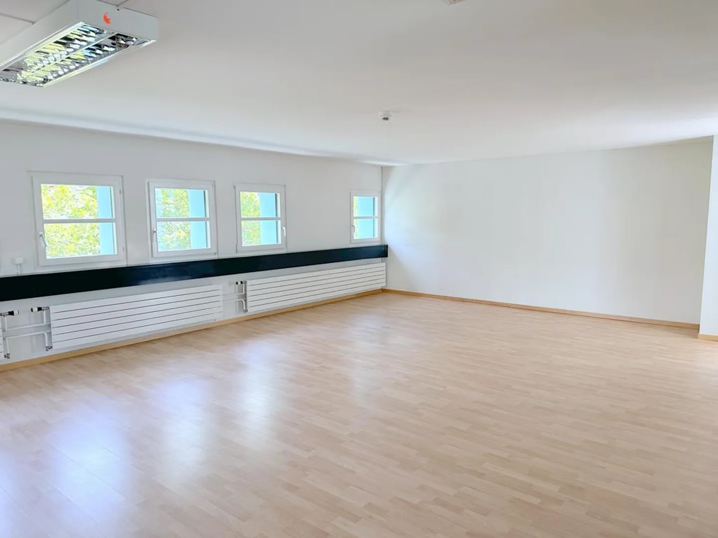 Bureau dans un emplacement attrayant - Photo 4 sur 4