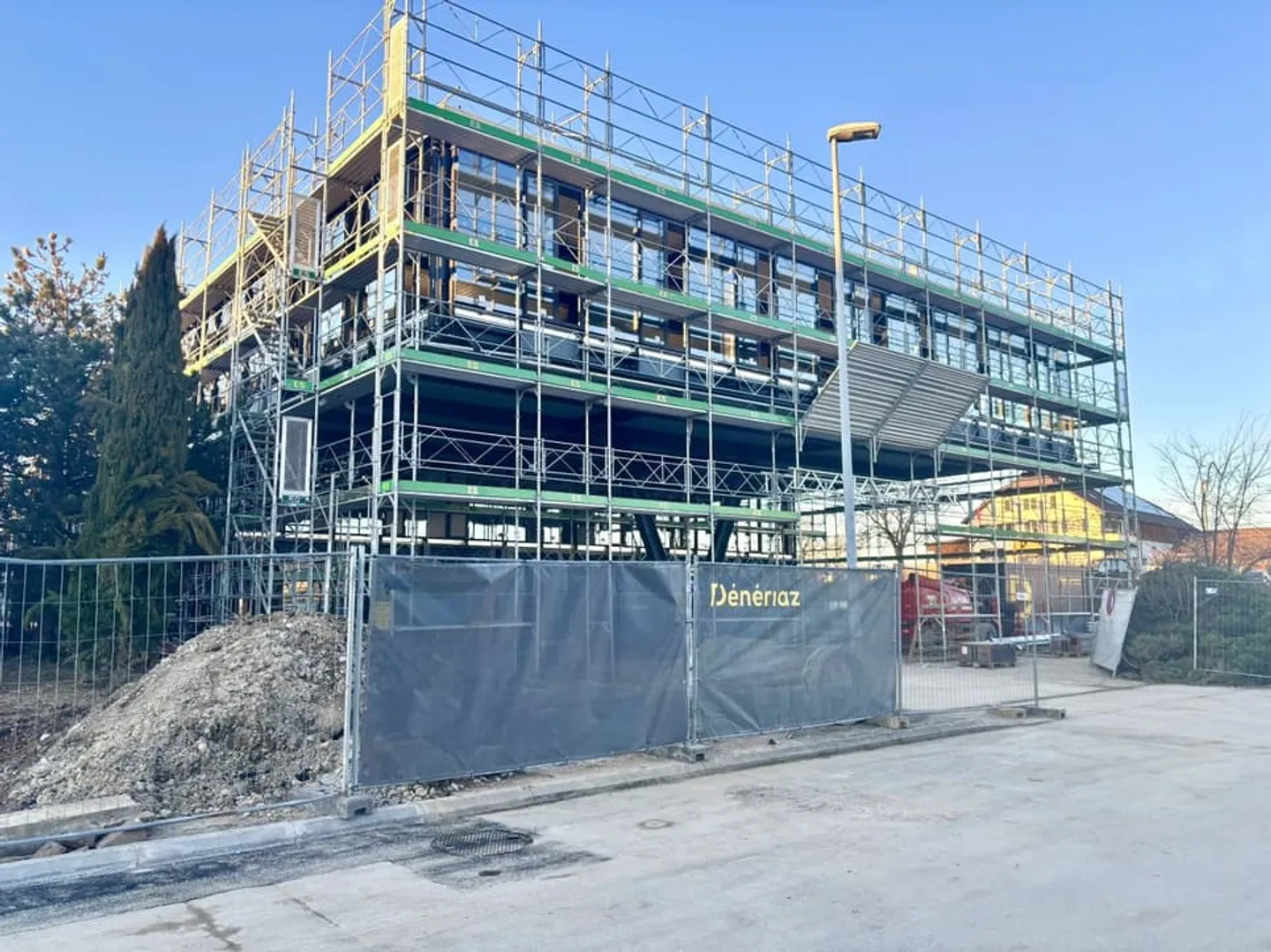 Spazio commerciale grezzo in zona industriale a Saint-Prex - Foto 2 di 12