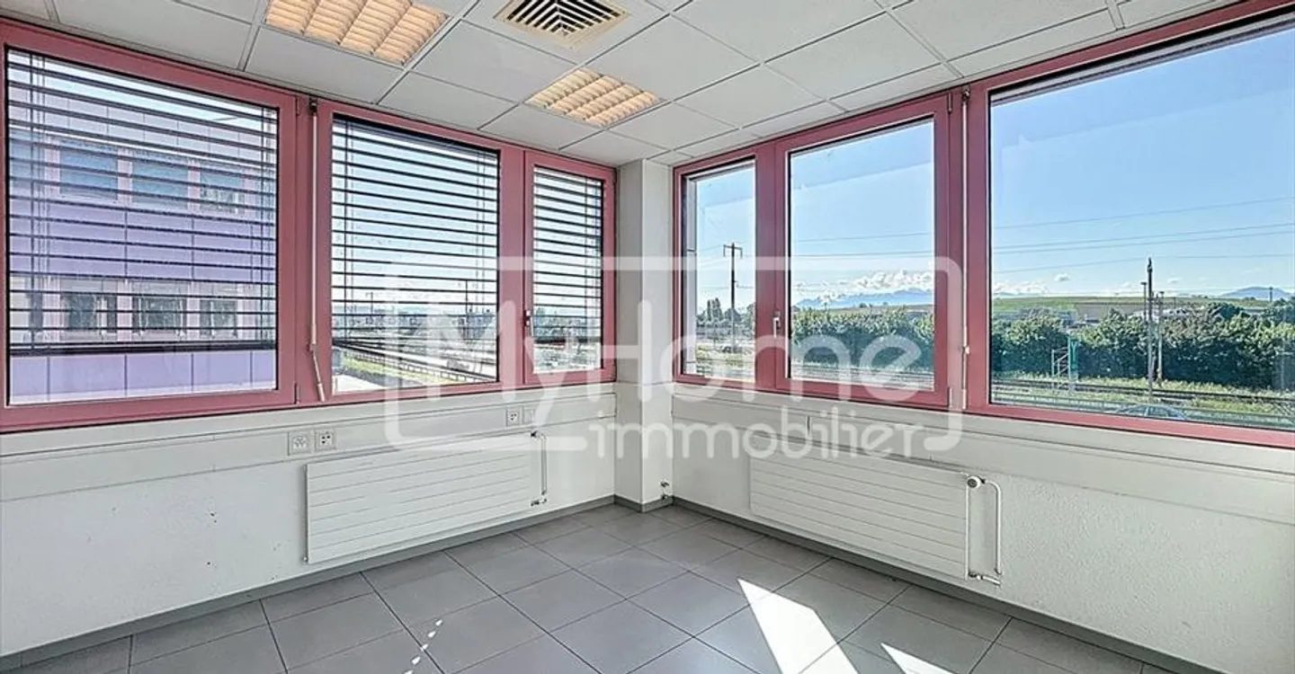 Edificio ad uso misto in affitto - Foto 9 di 12