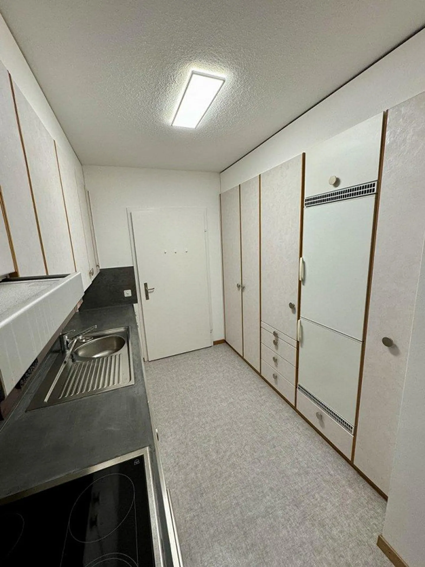 Charming 2.5-room apartment with balcony in Winterthur - Photo 10 of 13