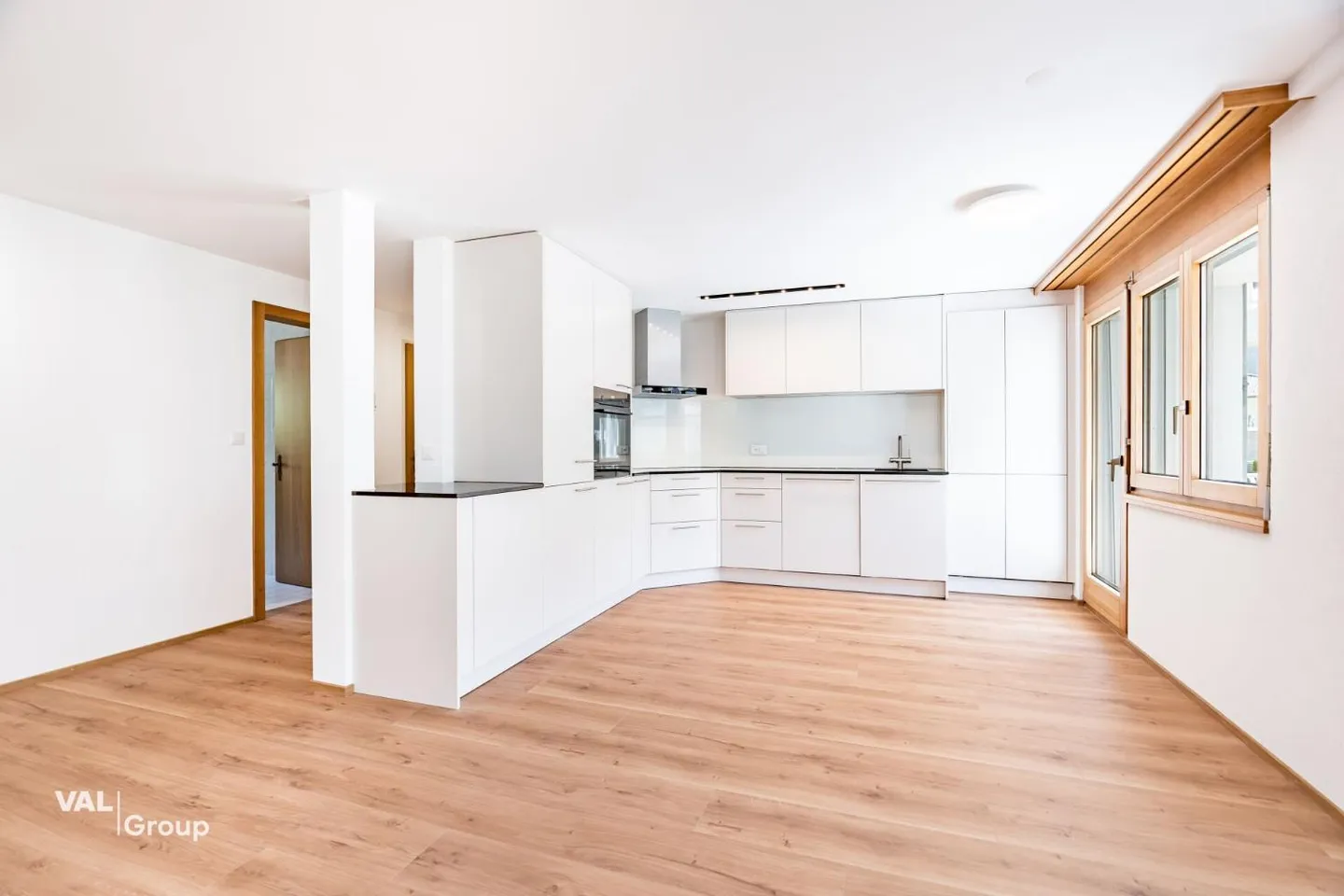 Appartement 4.5 pièces rénové avec style dans un emplacement calme à Raron - Photo 1 sur 13