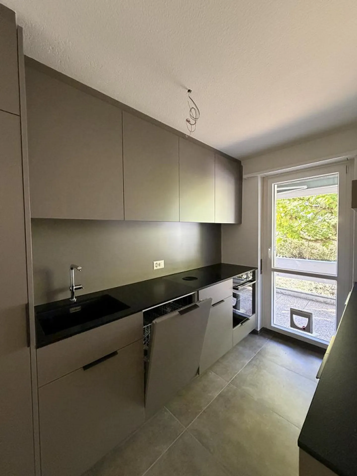 Appartamento 4,5 locali con nuova cucina moderna a Oberwil - Foto 7 di 11