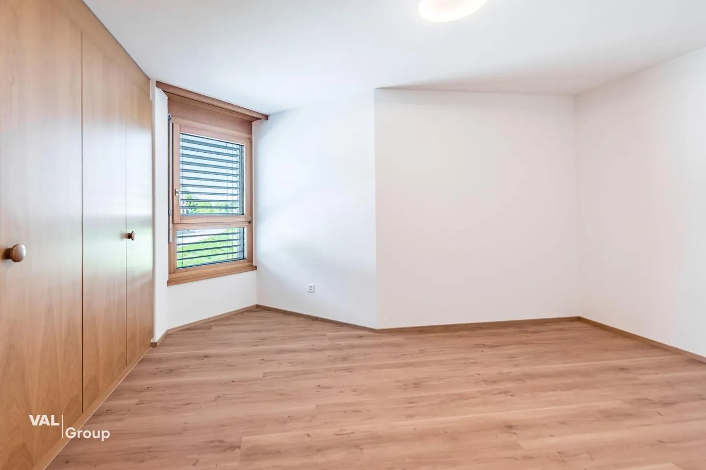 Appartement 4.5 pièces rénové avec style dans un emplacement calme à Raron - Photo 4 sur 13