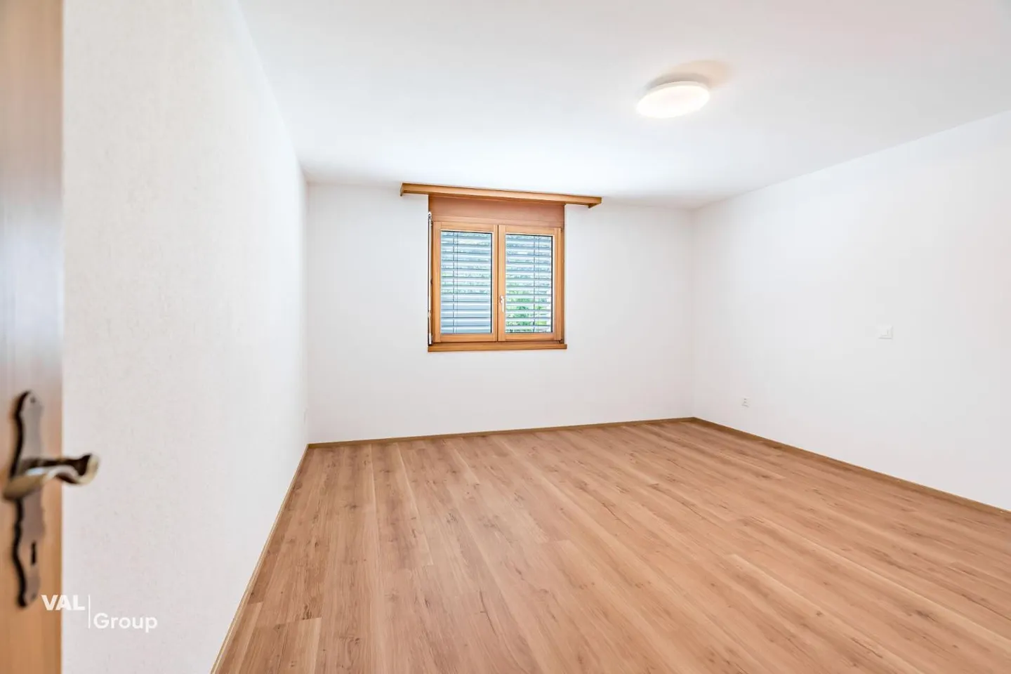 Appartement 4.5 pièces rénové avec style dans un emplacement calme à Raron - Photo 6 sur 13