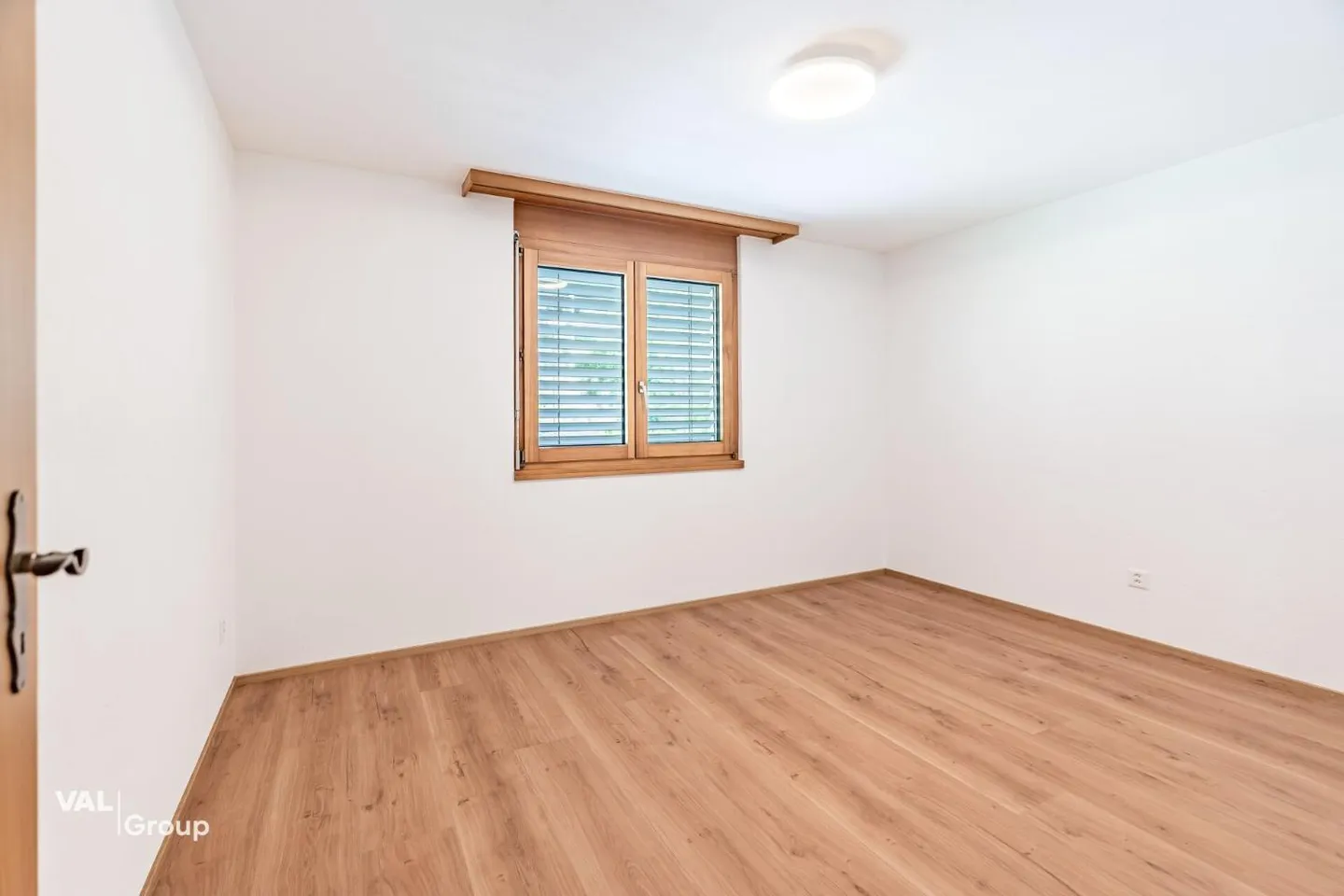 Appartement 4.5 pièces rénové avec style dans un emplacement calme à Raron - Photo 7 sur 13