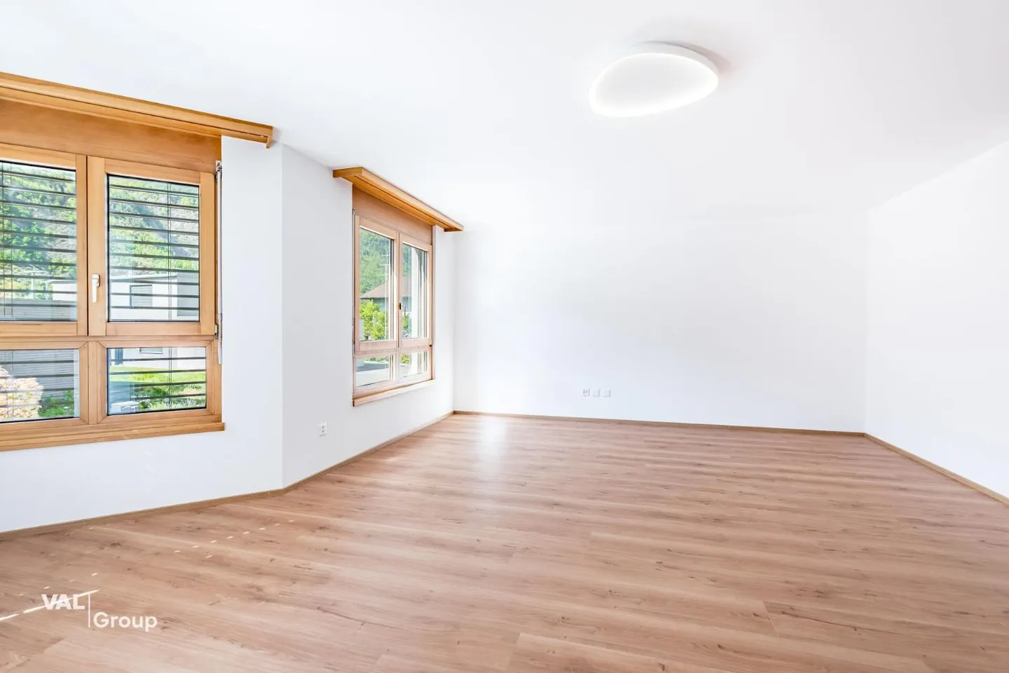 Appartement 4.5 pièces rénové avec style dans un emplacement calme à Raron - Photo 5 sur 13