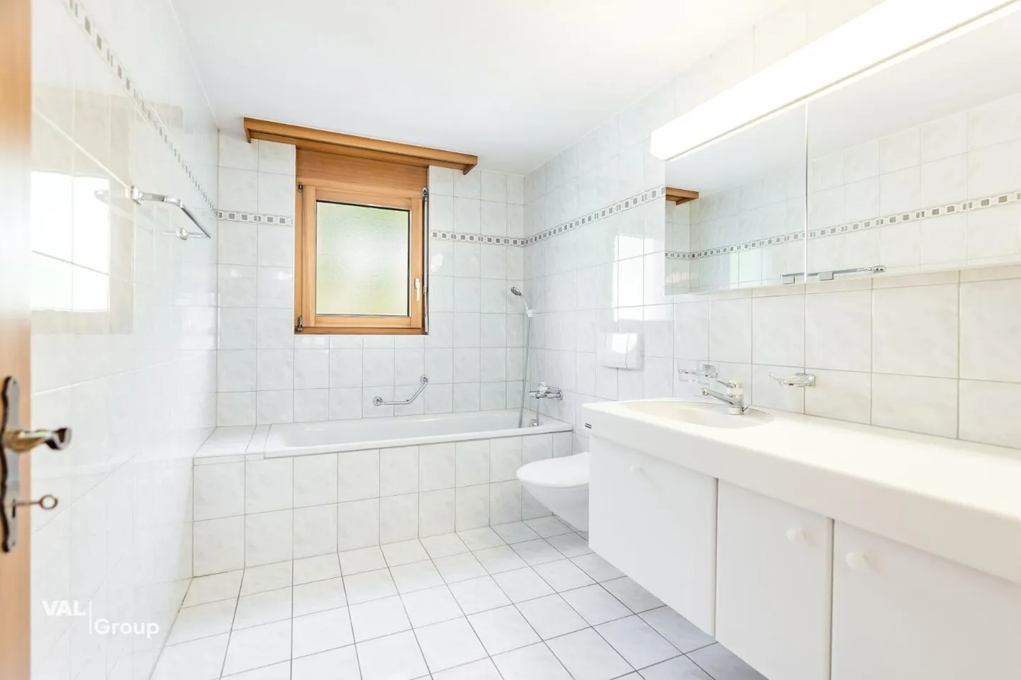 Appartement 4.5 pièces rénové avec style dans un emplacement calme à Raron - Photo 9 sur 13