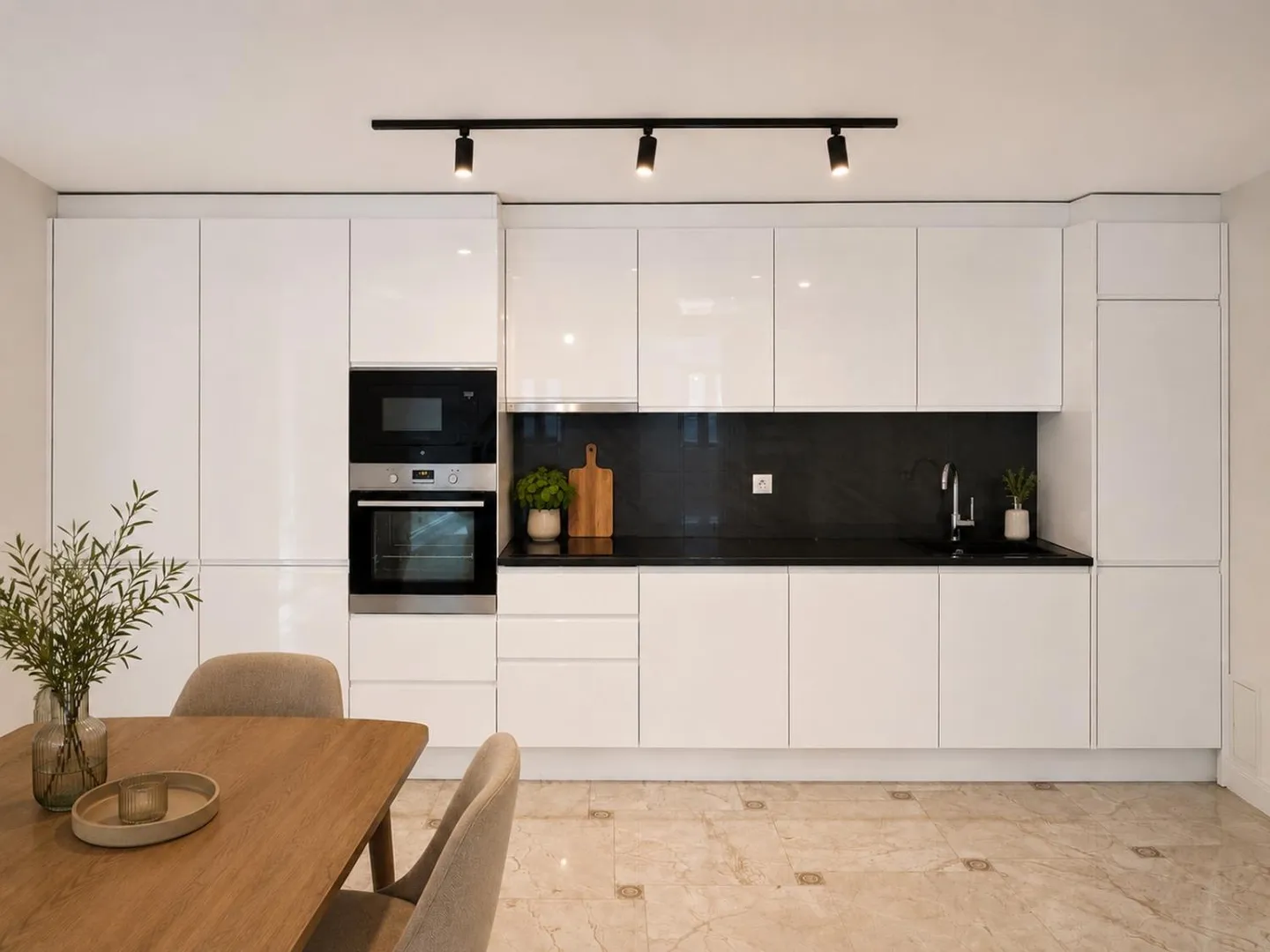 Charmant Appartement Rénové - Photo 1 sur 6