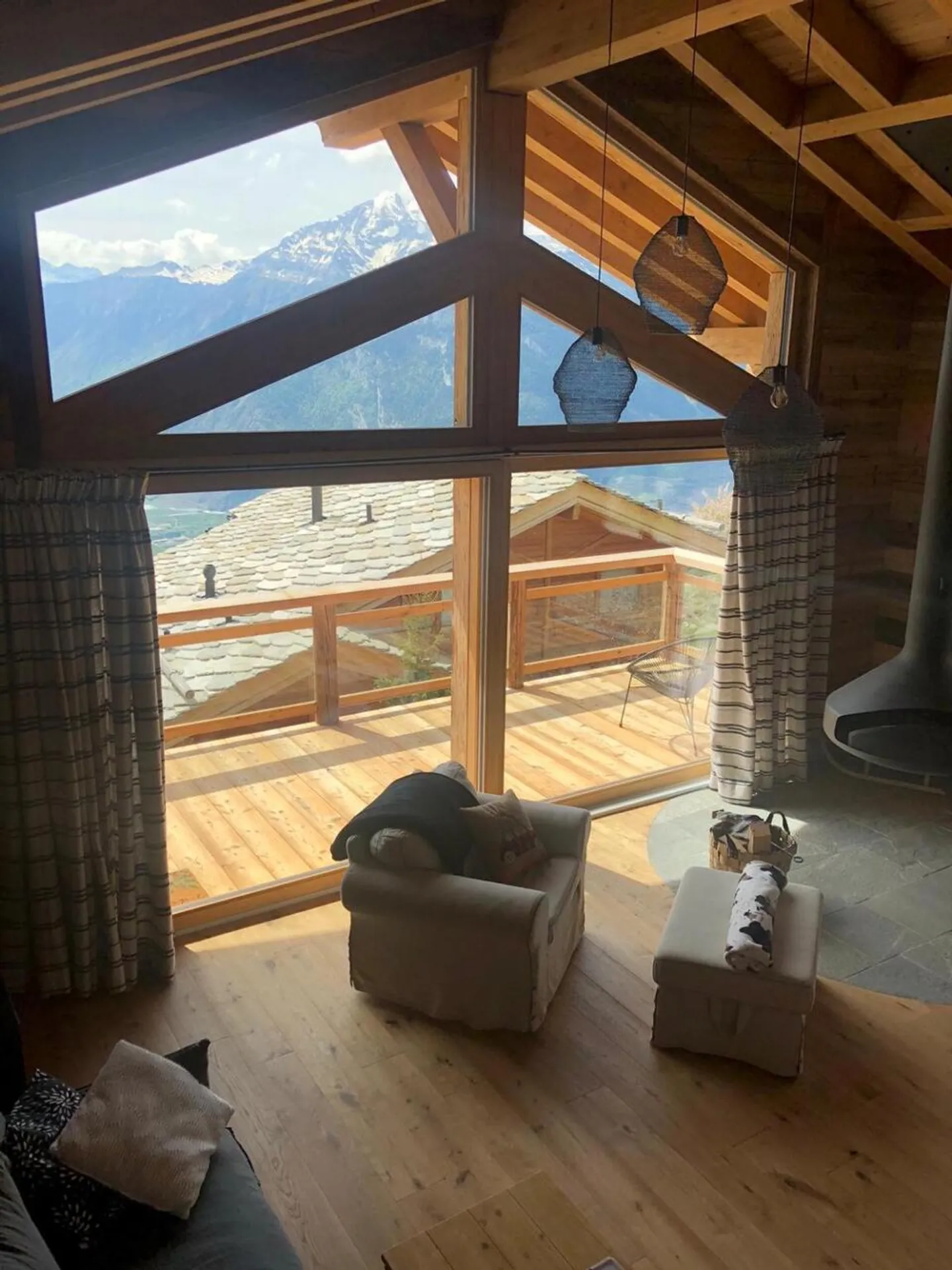 Luxurious chalet with breathtaking views - Photo 1 of 10