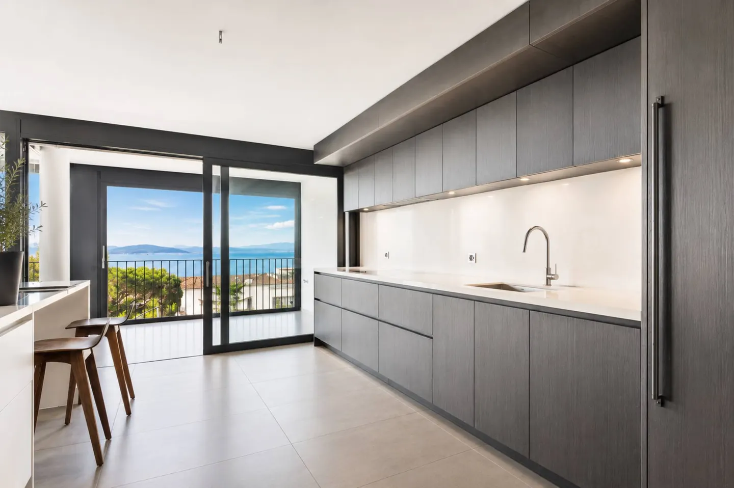 Appartamento di Lusso con Vista Lago - Foto 4 di 13