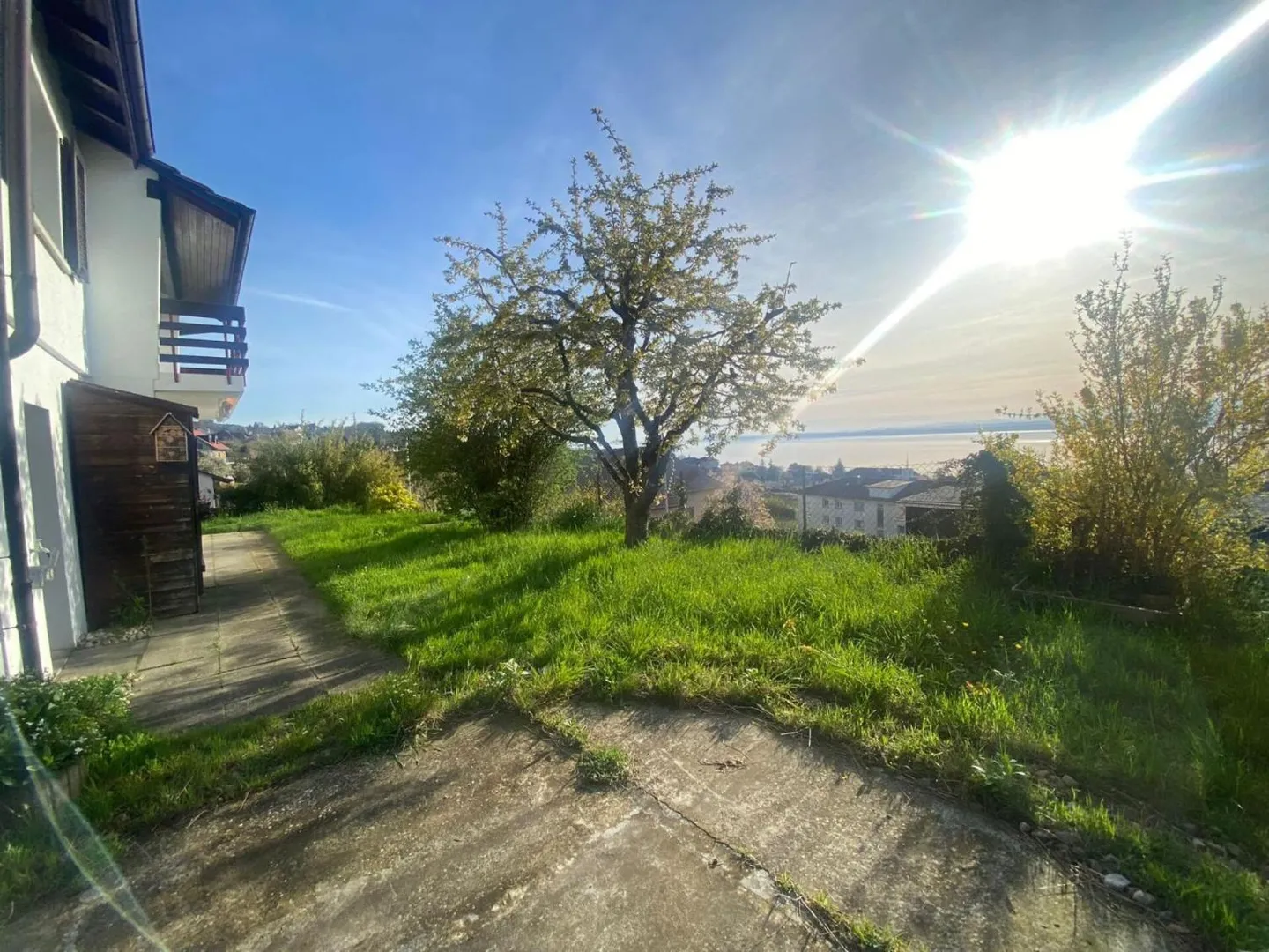 Incantevole villa di 4,5 stanze con vista mozzafiato sul lago e sulle montagne - Foto 1 di 4