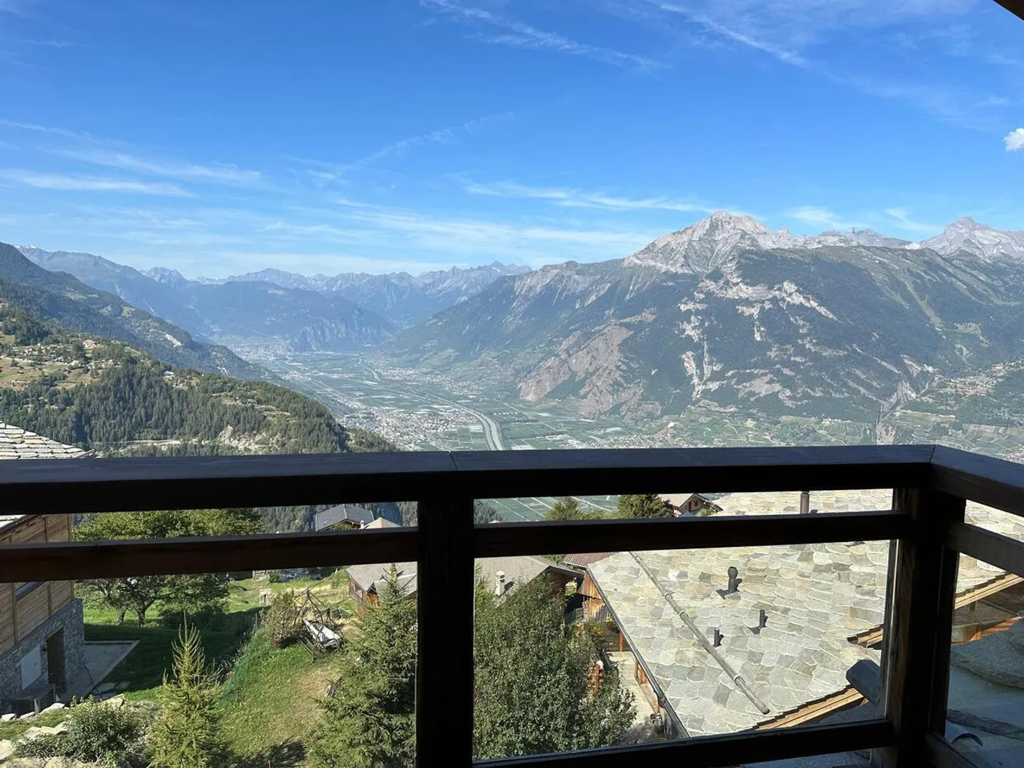 Luxurious chalet with breathtaking views - Photo 3 of 10