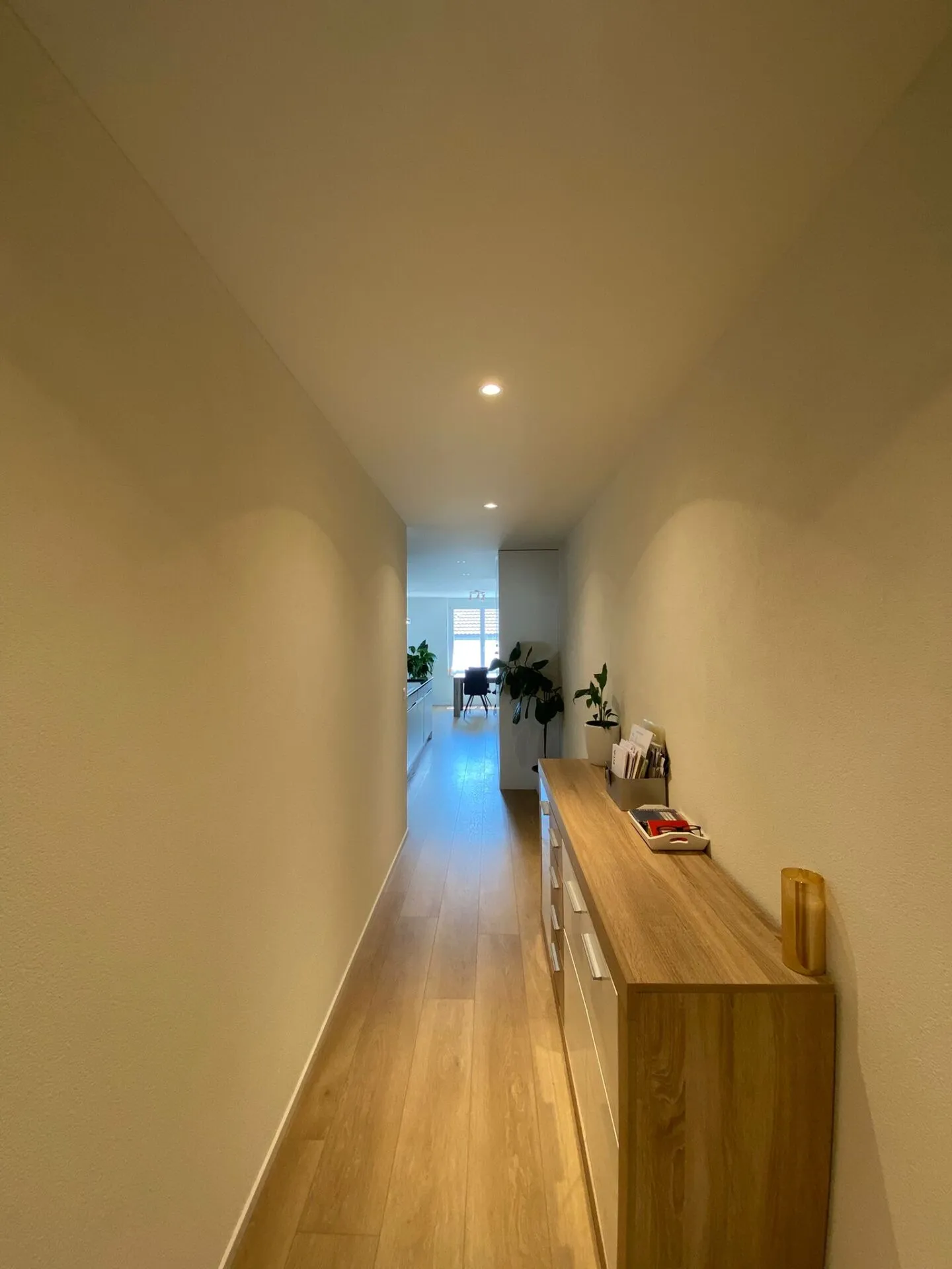 Nearly new 3.5-room apartment in a central location - Photo 3 of 8