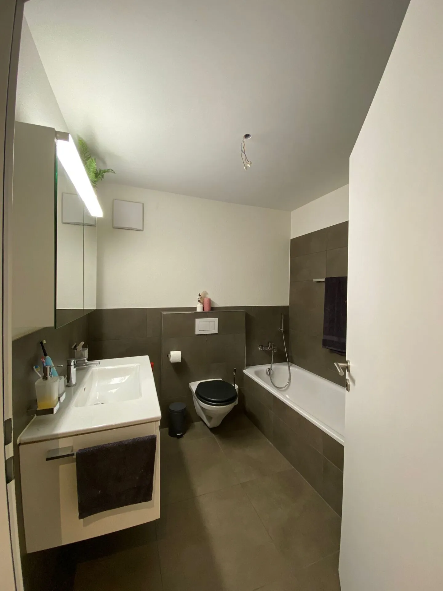 Nearly new 3.5-room apartment in a central location - Photo 5 of 8
