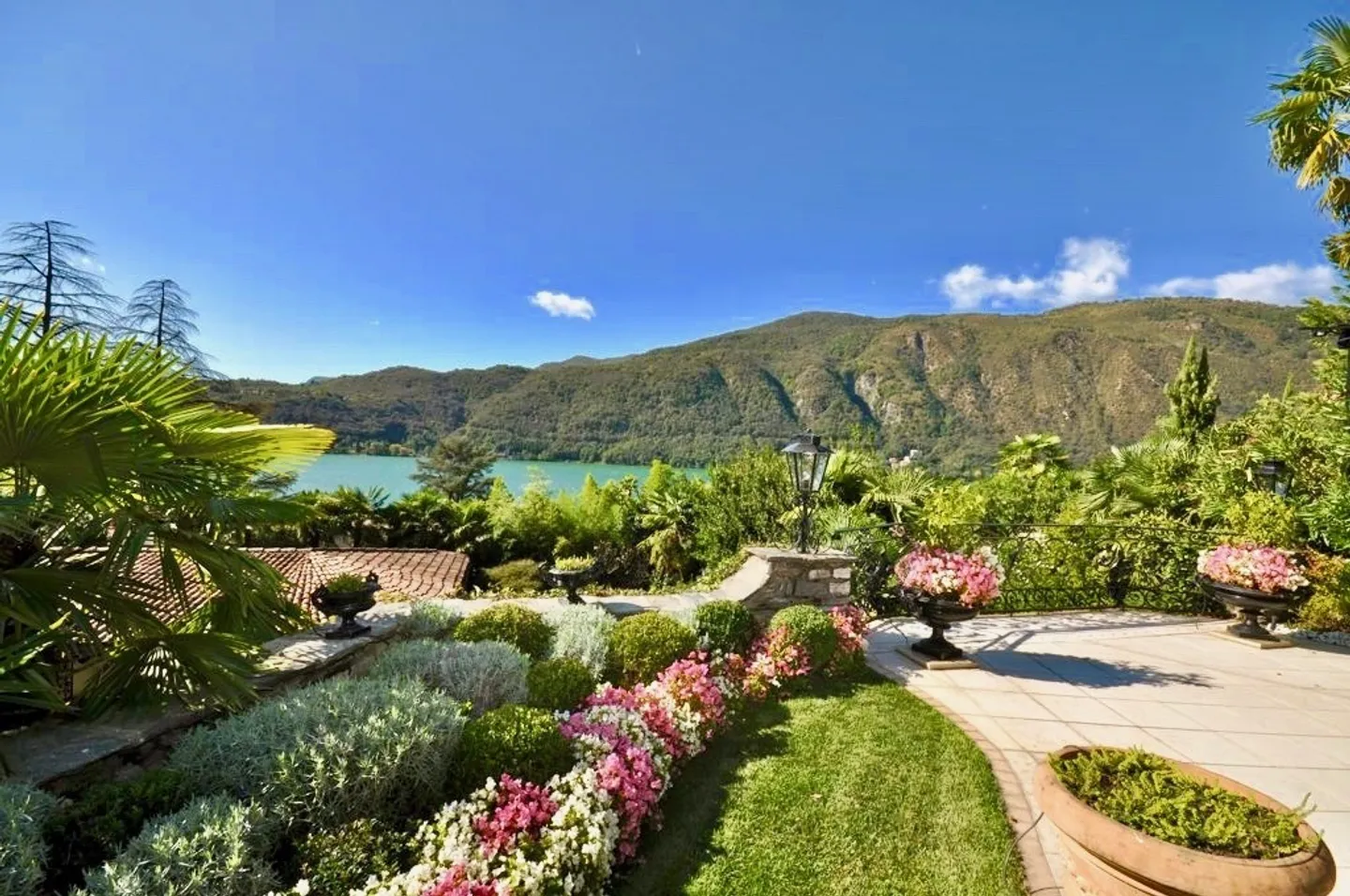 Villa di Lusso con Vista Lago - Foto 4 di 9