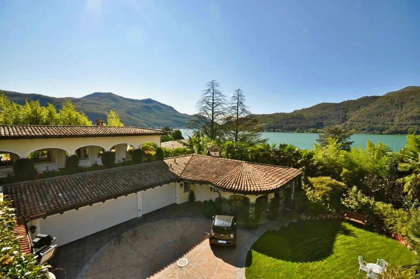 Villa di Lusso con Vista Lago - Foto 6 di 9