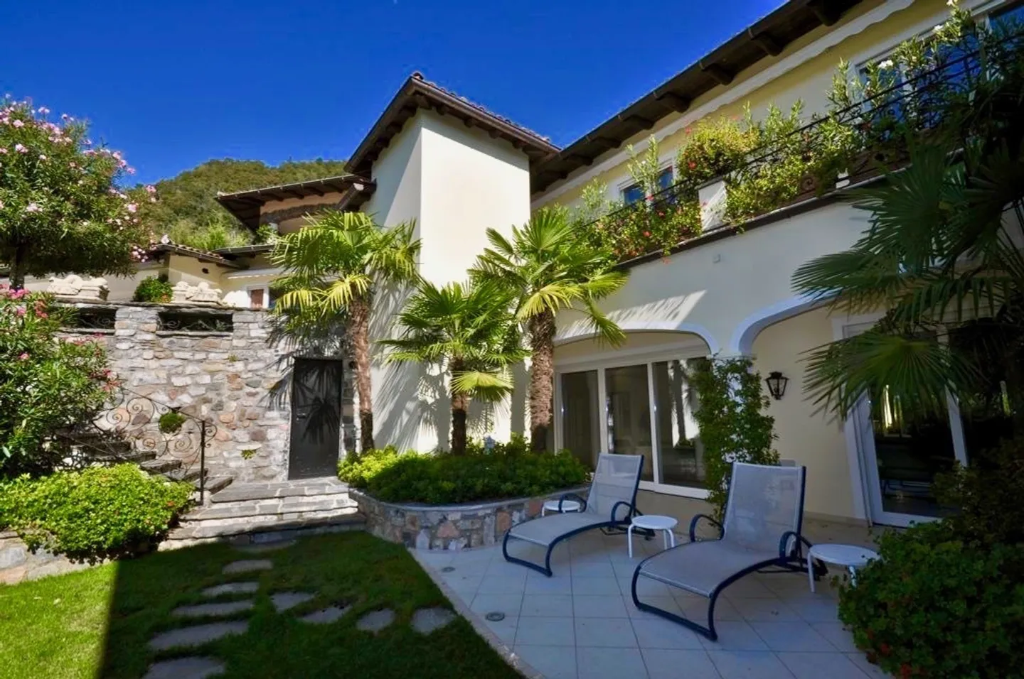 Villa di Lusso con Vista Lago - Foto 7 di 9