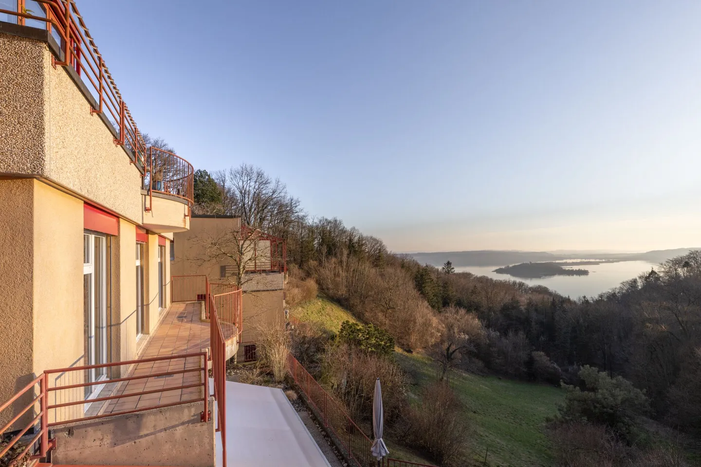 Appartamento da sogno di 6,5 stanze con vista panoramica sul lago di Bienne - Sensazione di vacanza garantita! - Foto 14 di 19