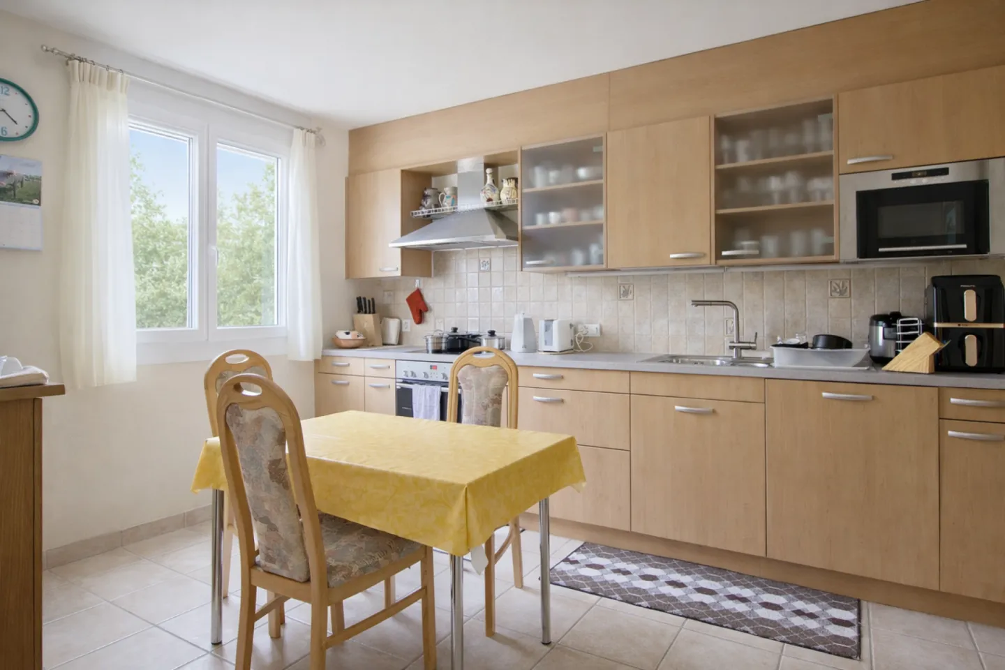Appartement Charmant avec Balcon - Photo 2 sur 7