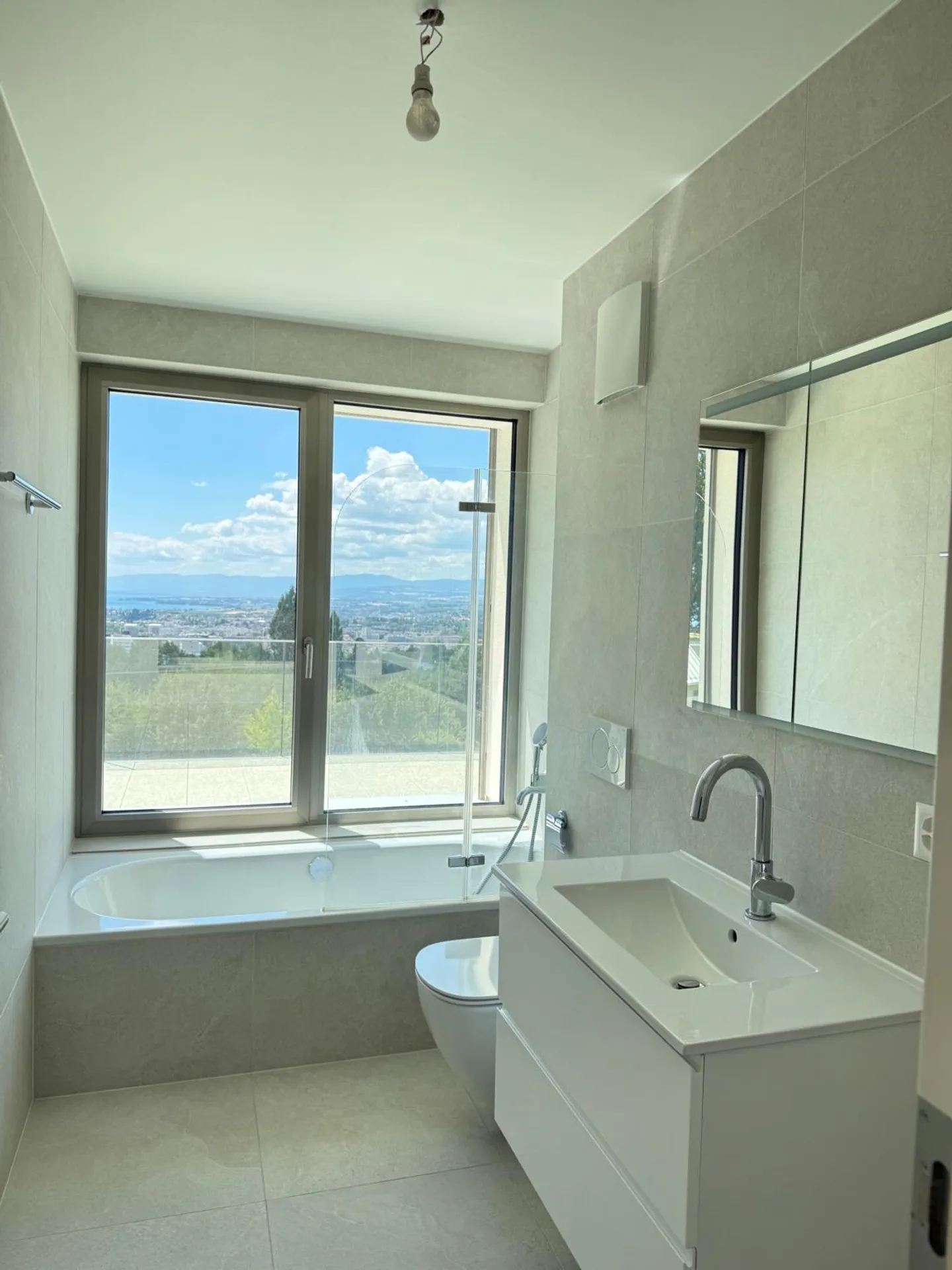 Penthouse de 2,5 pièces avec grande terrasse et vue sur le lac - Photo 5 sur 9