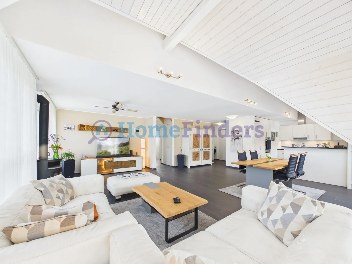 Geräumige Wohnung mit Eleganz - Foto 2 von 10