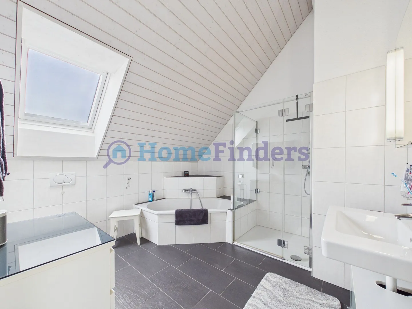 Geräumige Wohnung mit Eleganz - Foto 9 von 10
