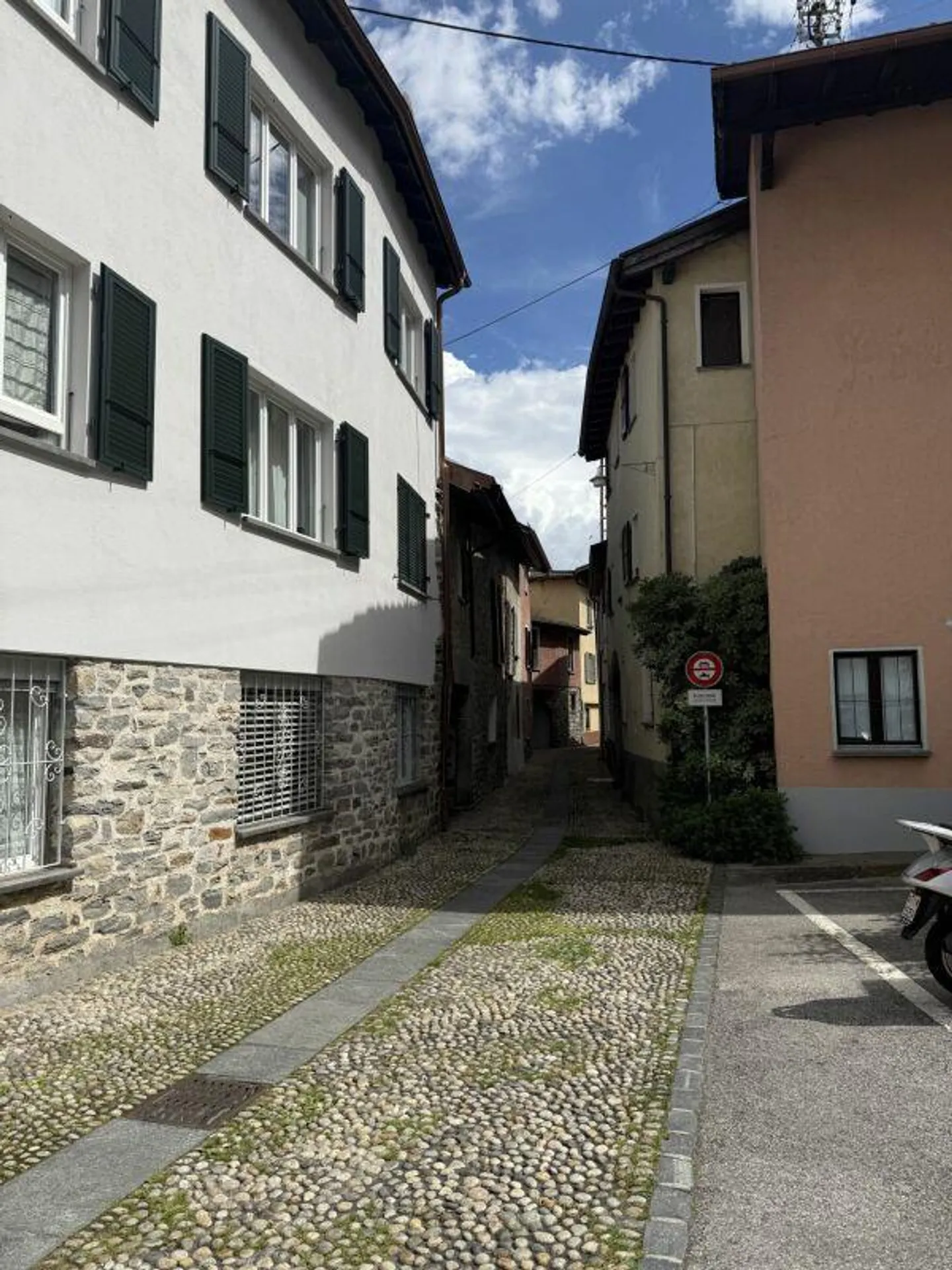 Casa nel centro del villaggio (Nucleo) di Losone con due appartamenti di 2 stanze - Foto 6 di 7
