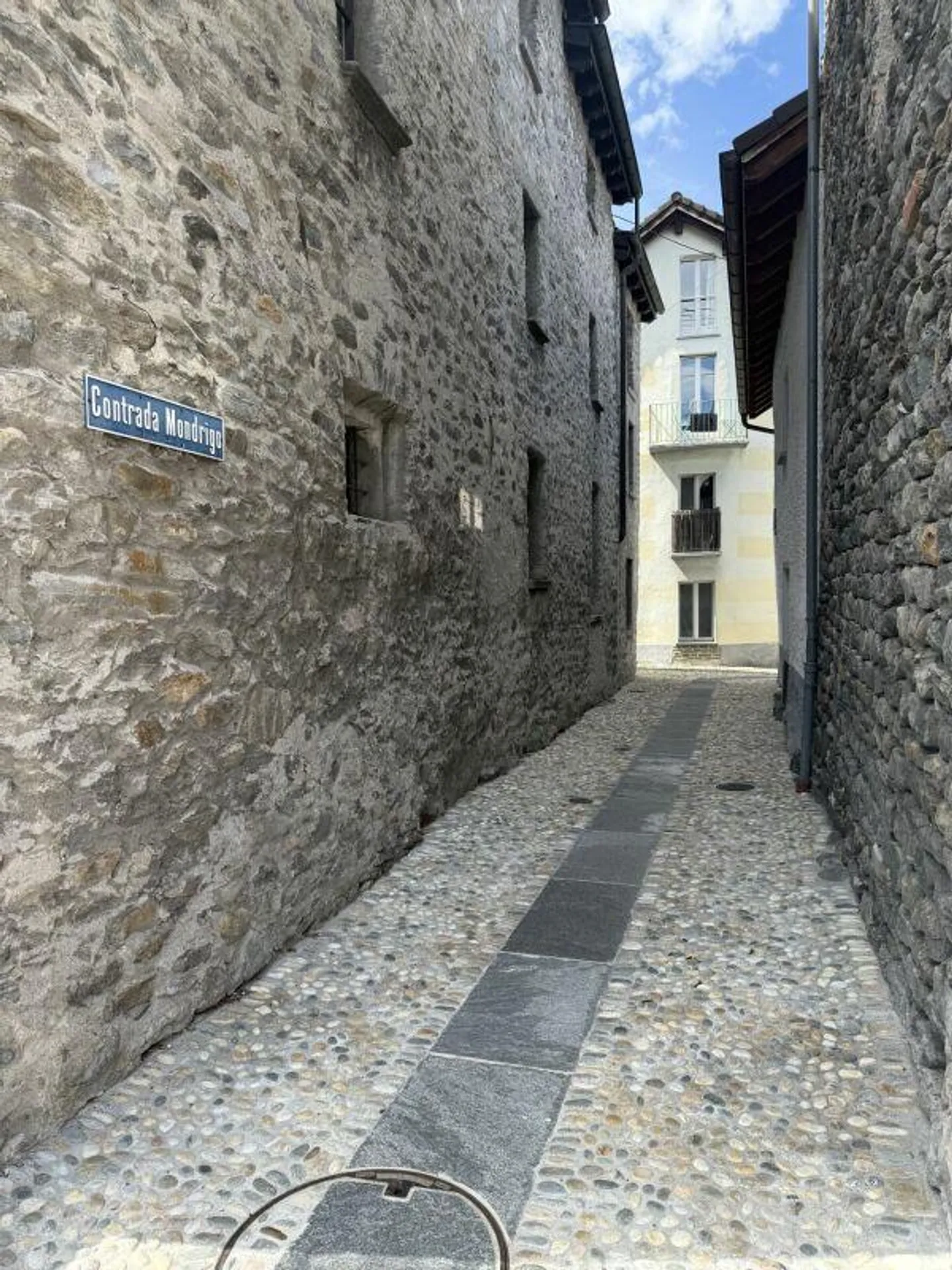 Casa nel centro del villaggio (Nucleo) di Losone con due appartamenti di 2 stanze - Foto 7 di 7