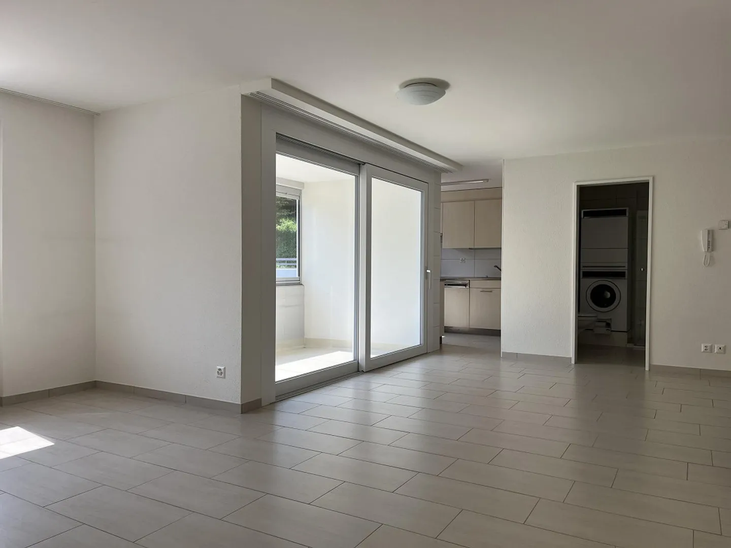 Helle 4.5 Zimmer Wohnung mit Balkon - Foto 3 von 13