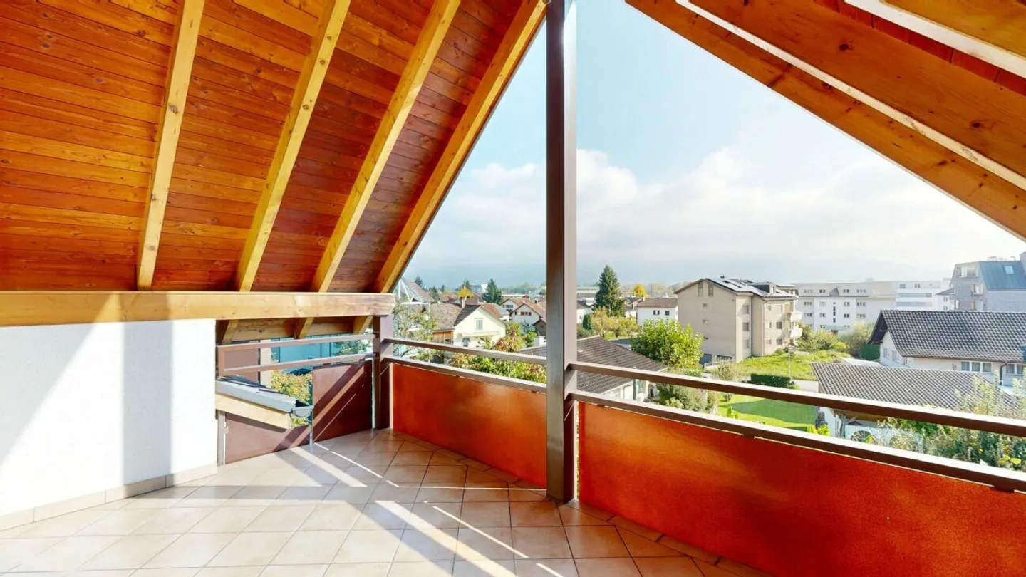 Charmante Dachwohnung mit Aussicht - Foto 3 von 12