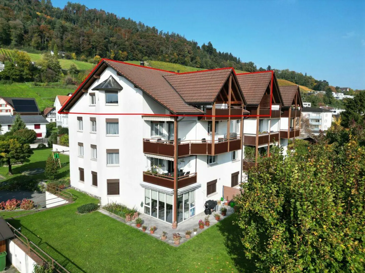 Charmante Dachwohnung mit Aussicht - Foto 2 von 12