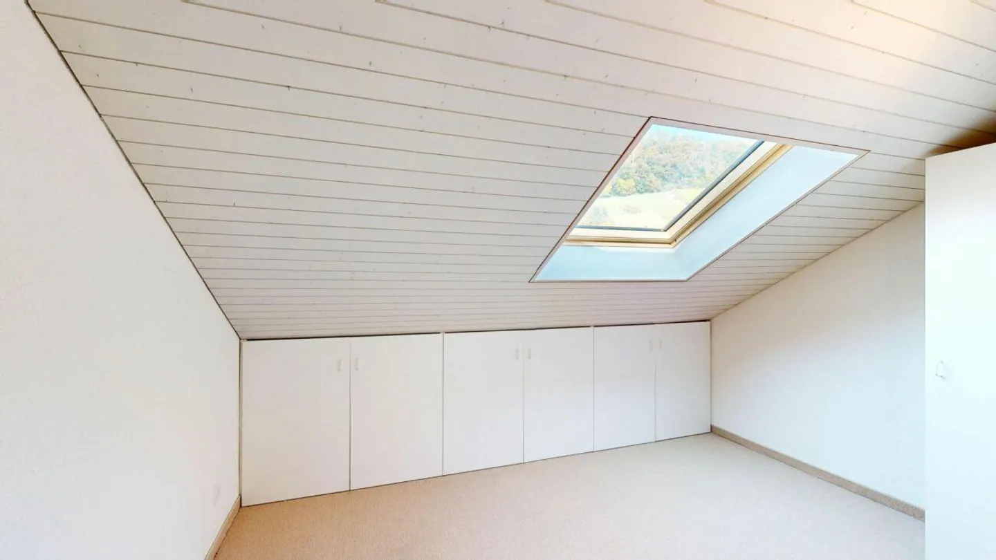 Charmante Dachwohnung mit Aussicht - Foto 8 von 12