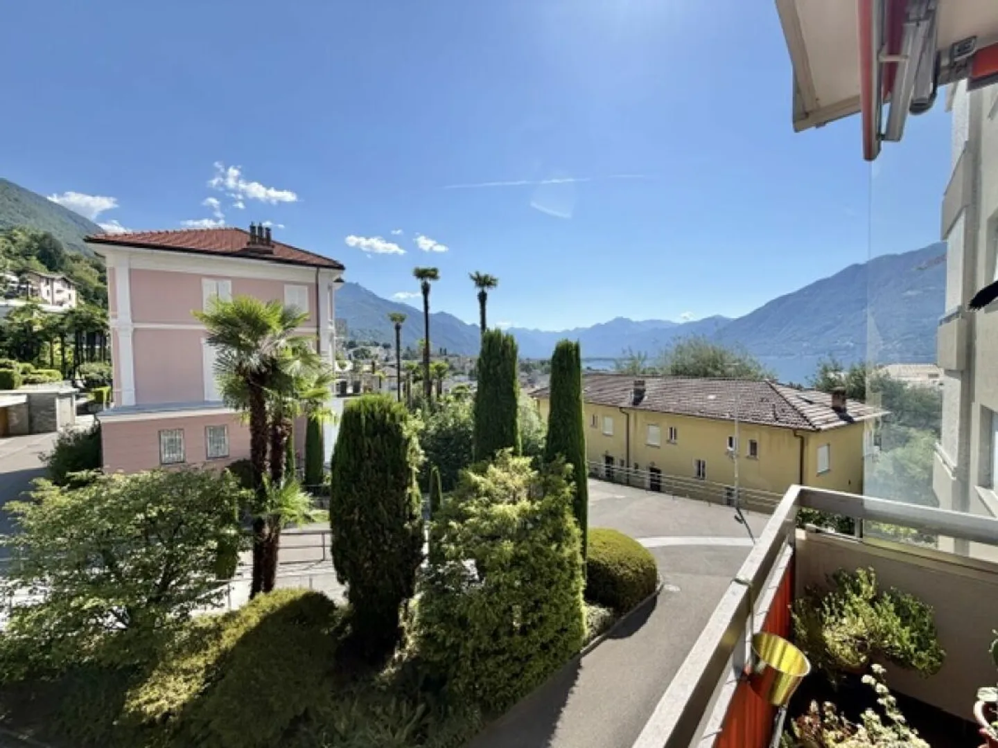 FOR SALE IN MURALTO - bright 1.5-room apartment on the 2nd floor also SECONDARY RESIDENCE - Photo 4 of 10
