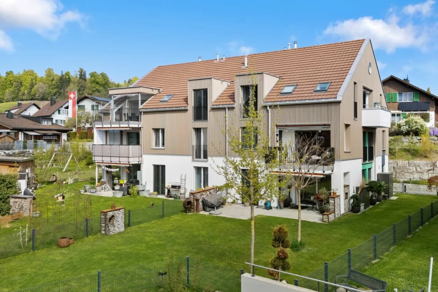 Appartement moderne de 4,5 pièces avec vue sur les montagnes - Photo 2 sur 14